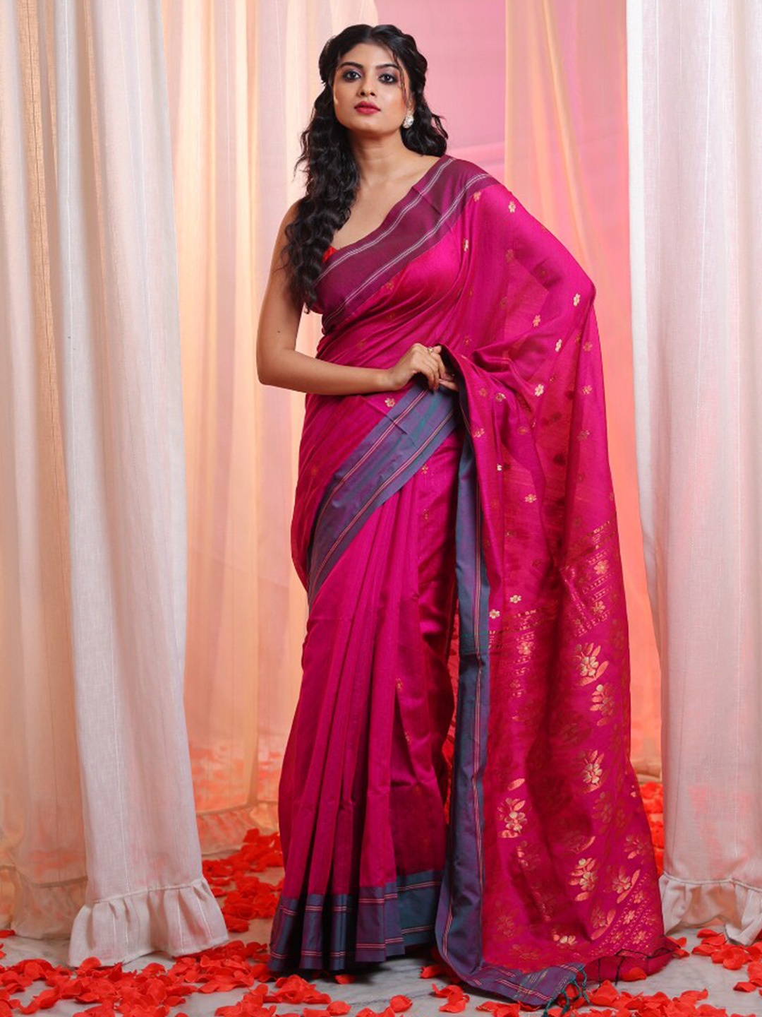 

Charukriti Floral Zari Saree, Fuchsia