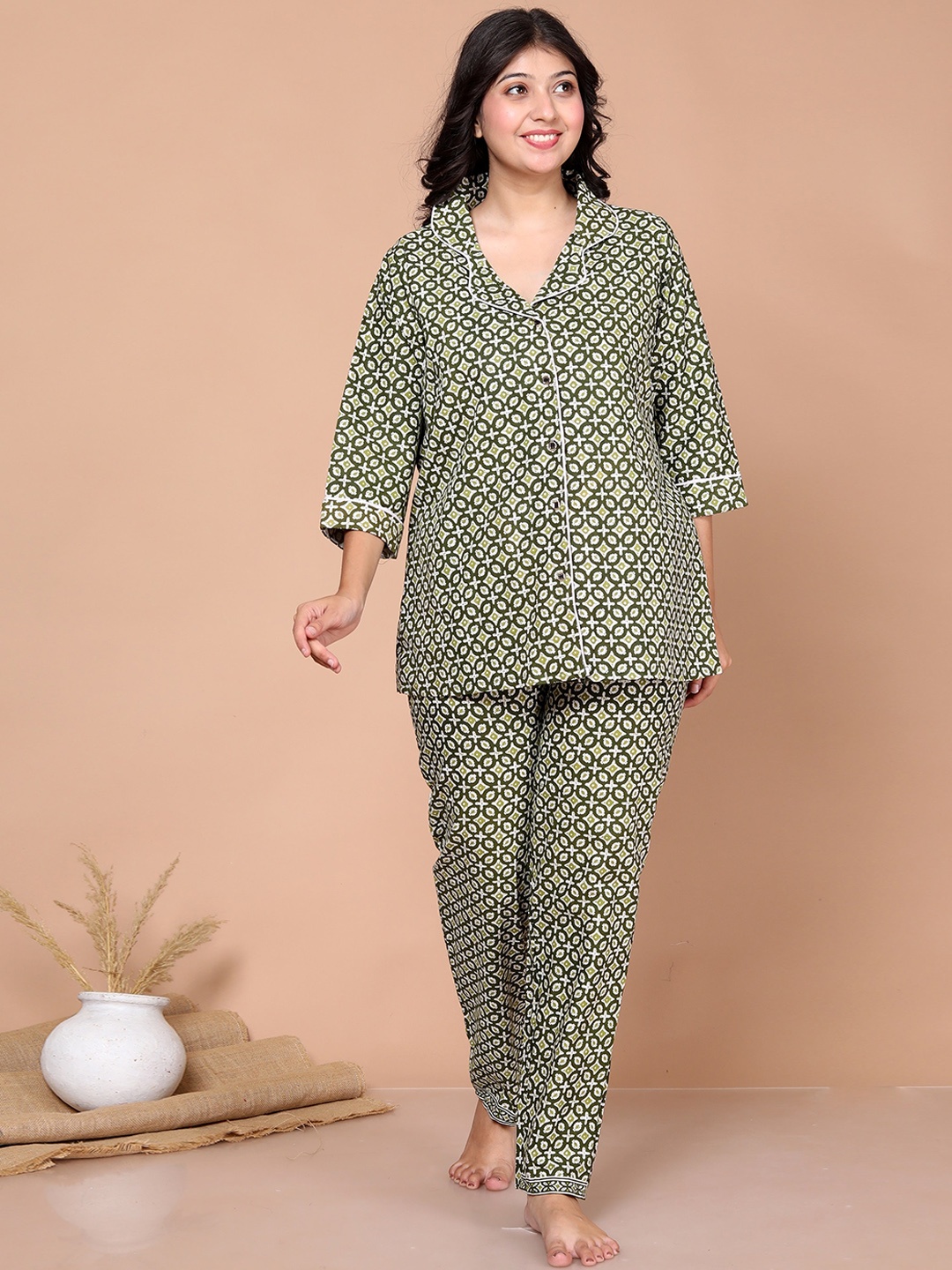 

SP DESIGNS Ethnic Motifs Printed Lapel Collar Pure Cotton Night suit, Green