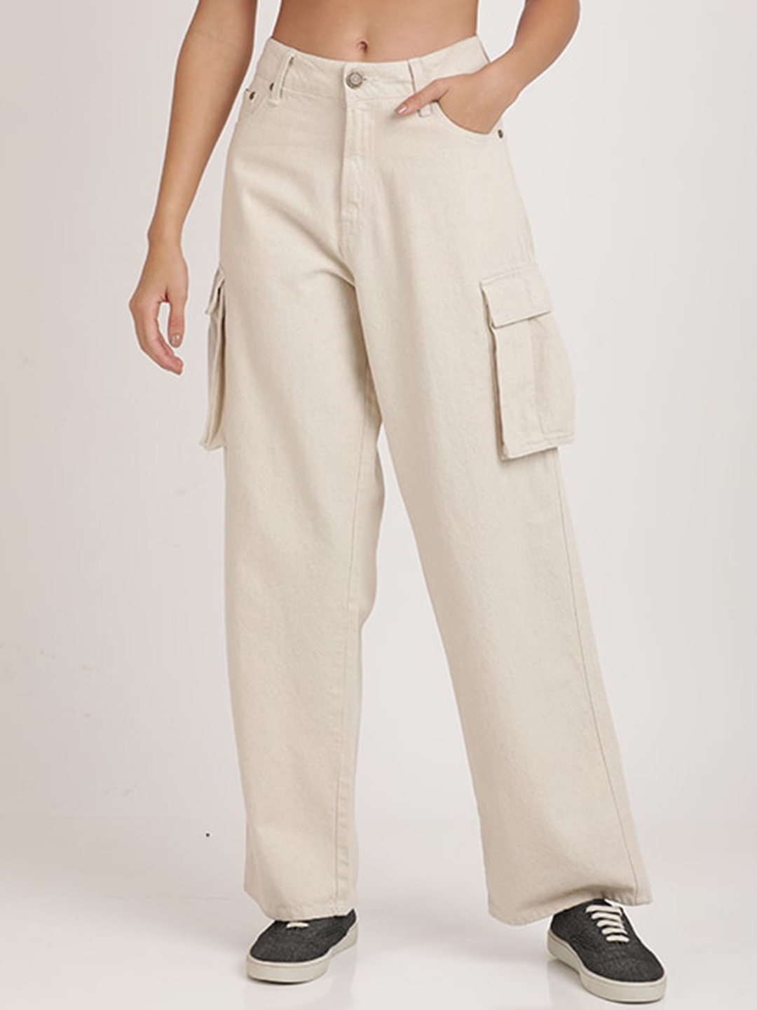 

Bene Kleed Women Relaxed Fit High-Rise Clean Look Pure Cotton Cargo Jeans, Beige