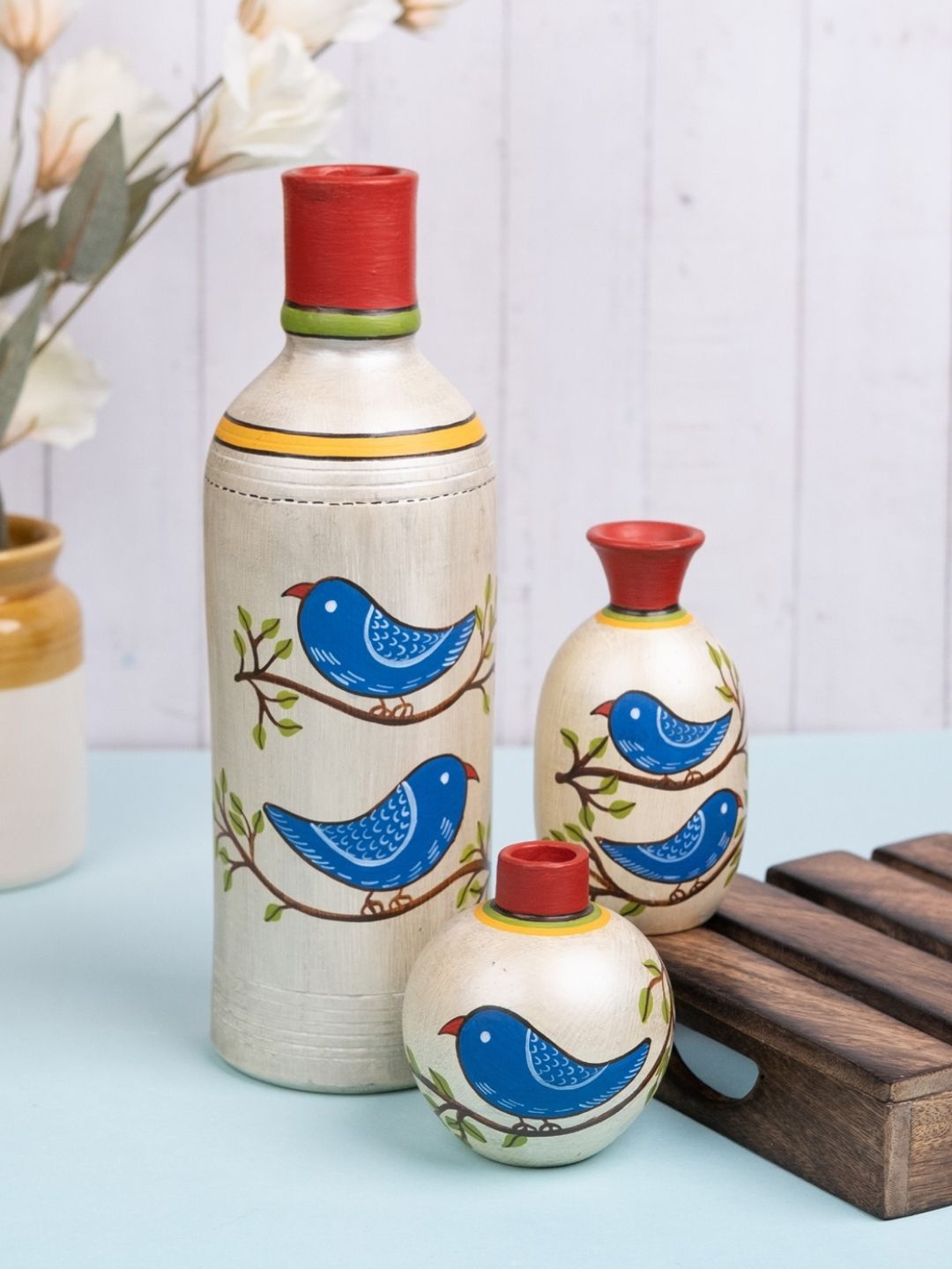 

VarEesha Neel 3-Pcs Beige & Blue Bird Printed Terracotta Vases