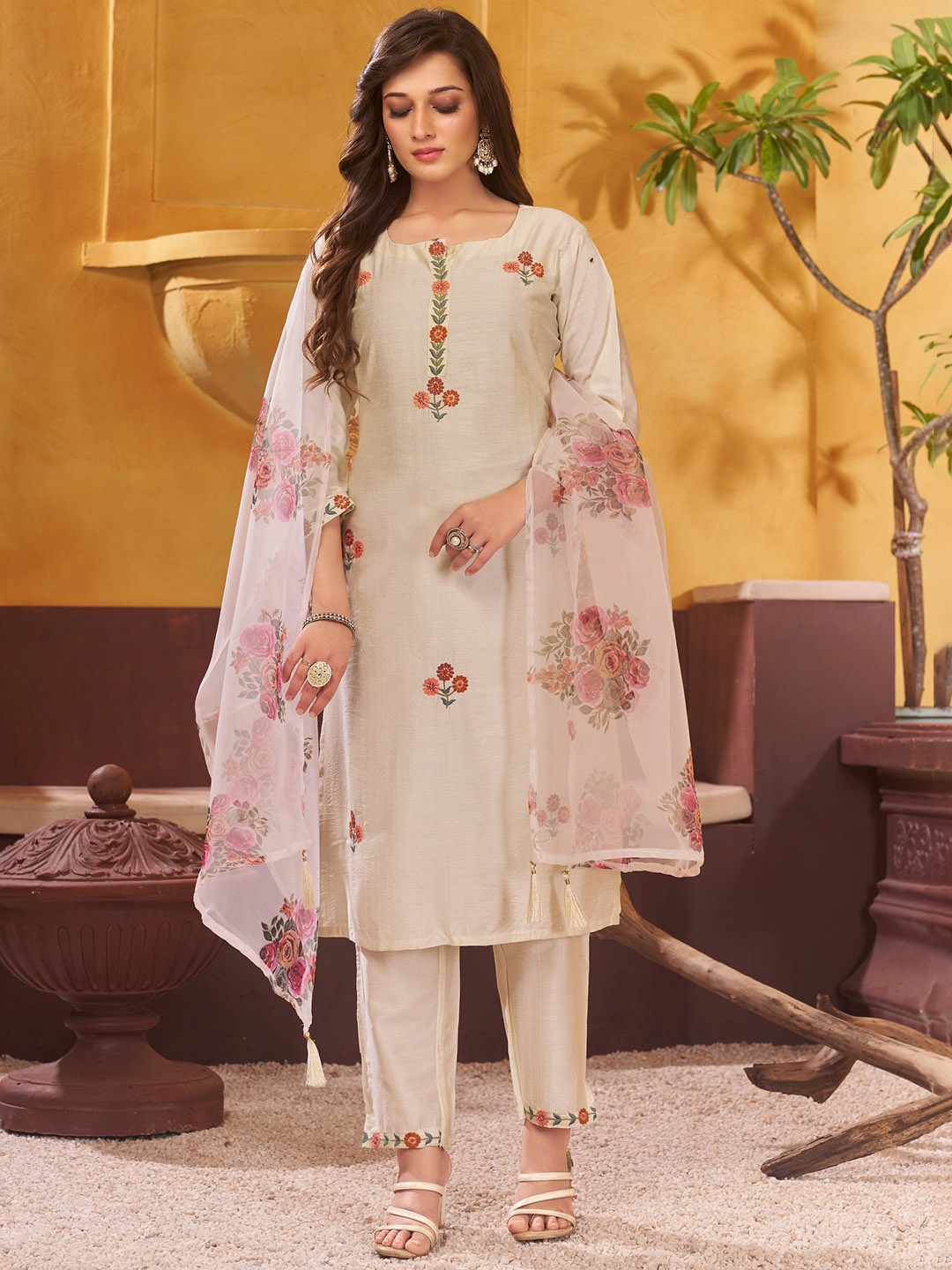 

KALINI Floral Embroidered Regular Thread Work Kurta With Trousers & Dupatta, Cream