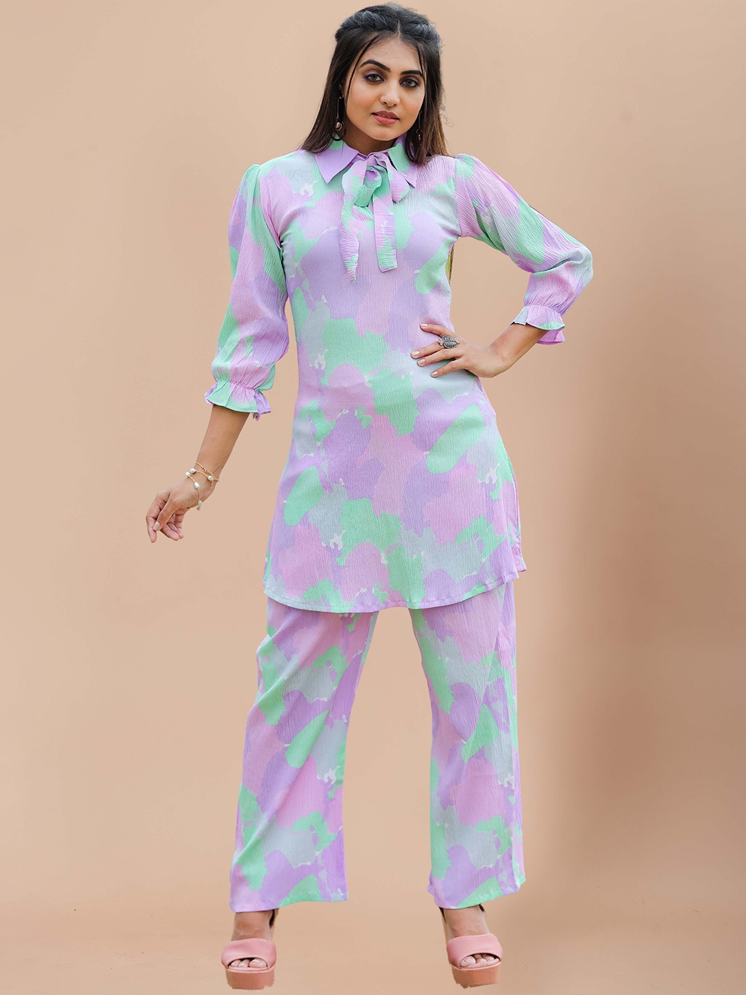 

SIDYAL Abstract Printed Tie Up Neck Kurta With Trousers, Green