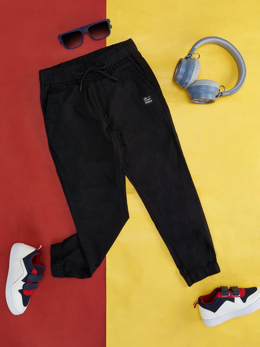 

Pantaloons Junior Boys Mid-Rise Regular Fit Cotton Joggers, Black