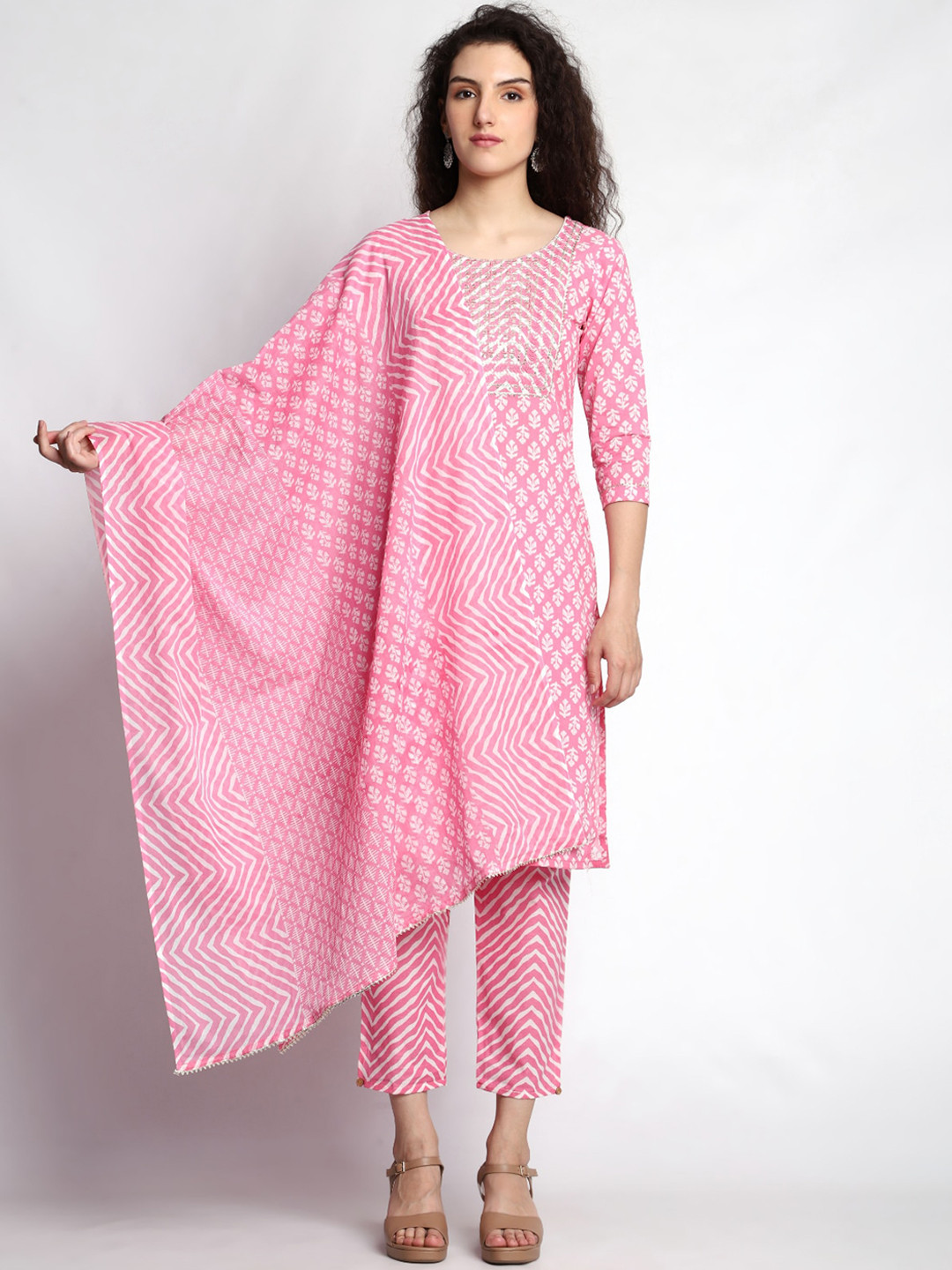 

JC4U Floral Printed Regular Gotta Patti Pure Cotton Kurta & Trousers With Dupatta, Pink