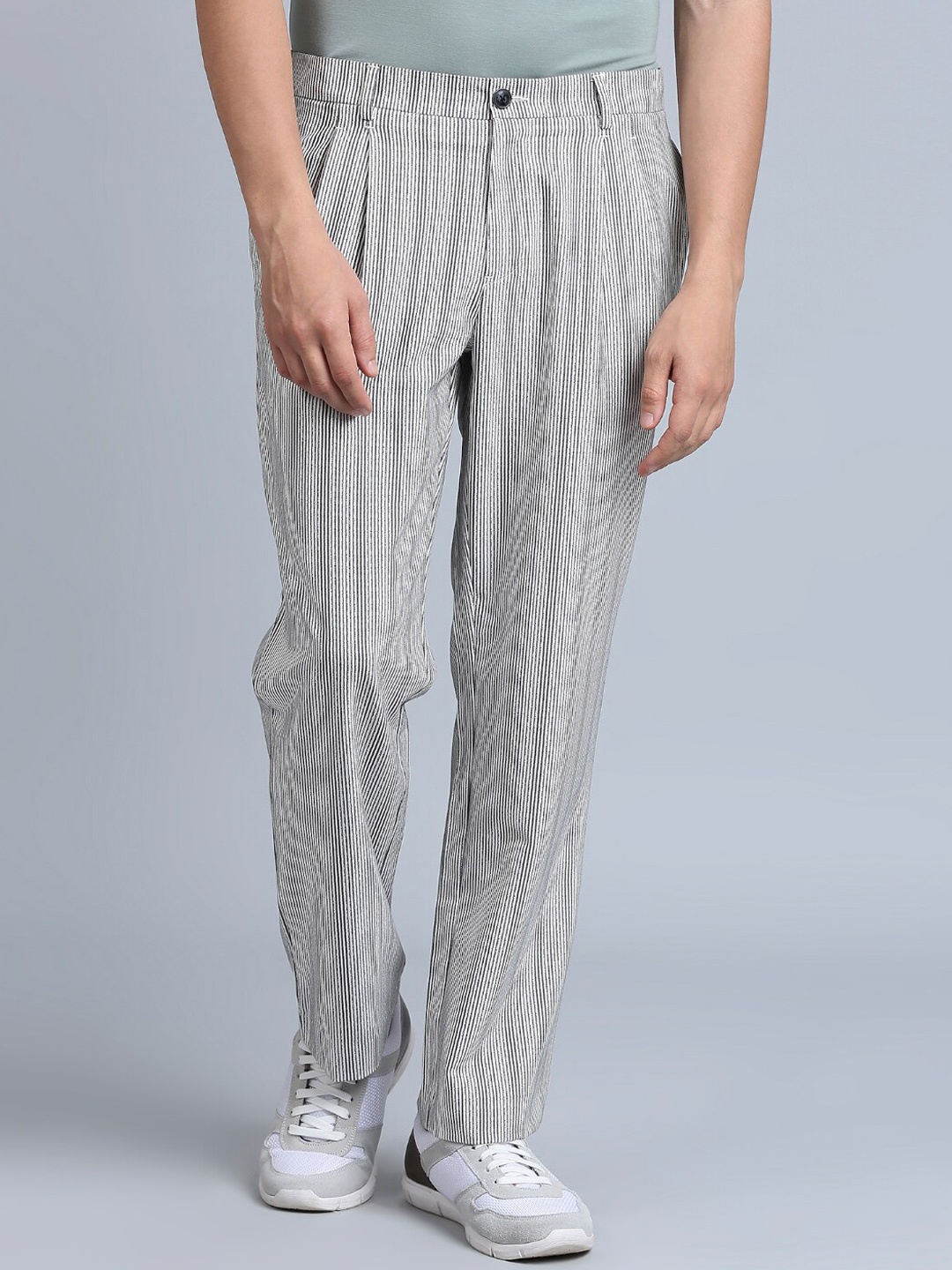 

ONEMILE Men Striped Loose Fit Trousers, Off white