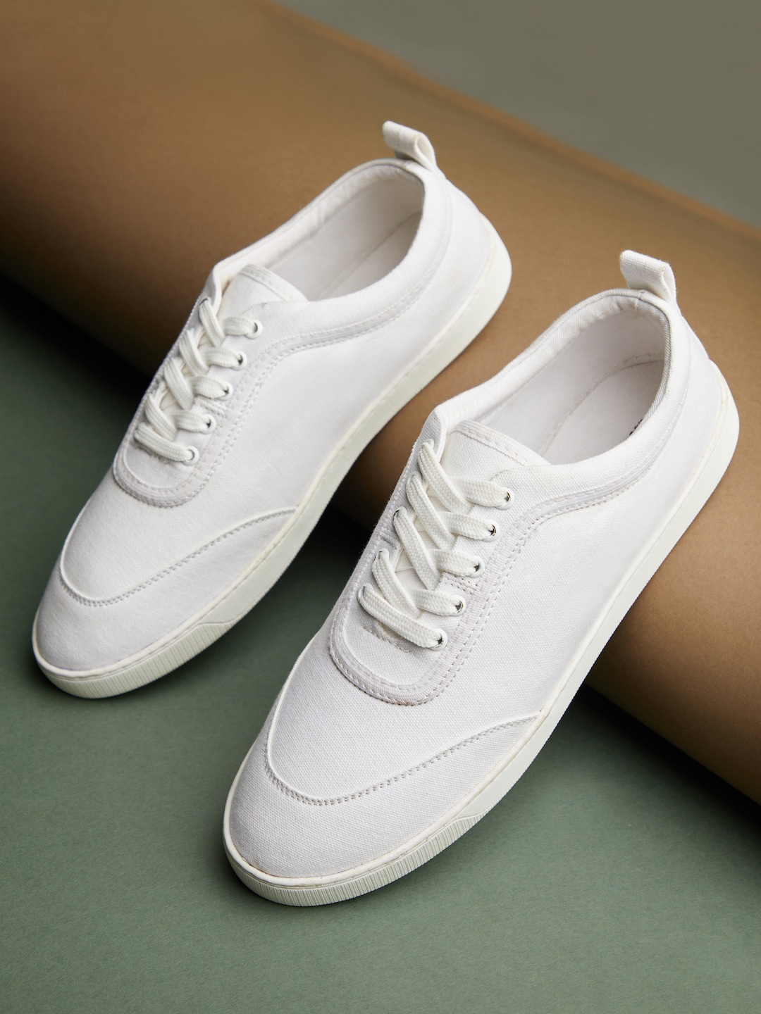 

LOCOMOTIVE Men Canvas Basics Sneakers, White