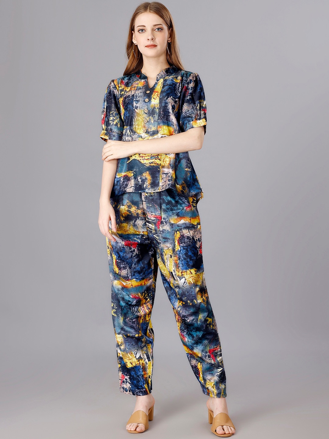 

Ekta Textiles Abstract Printed Mandarin Collar Tunic With Flared Trouser, Blue