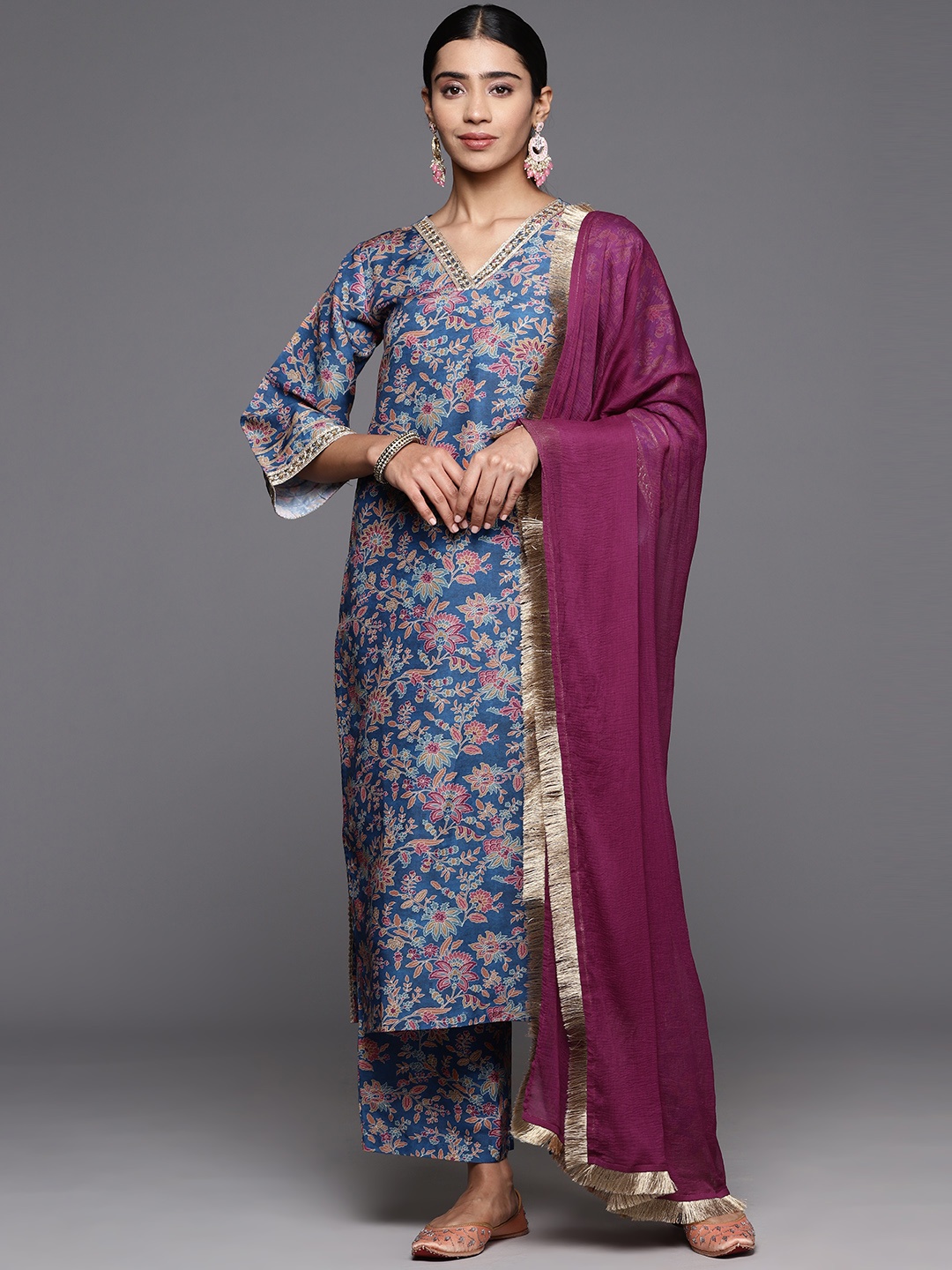 

Varanga Women Paisley Printed Woolen Kurta Paired with Trousers & Printed Dupatta, Blue