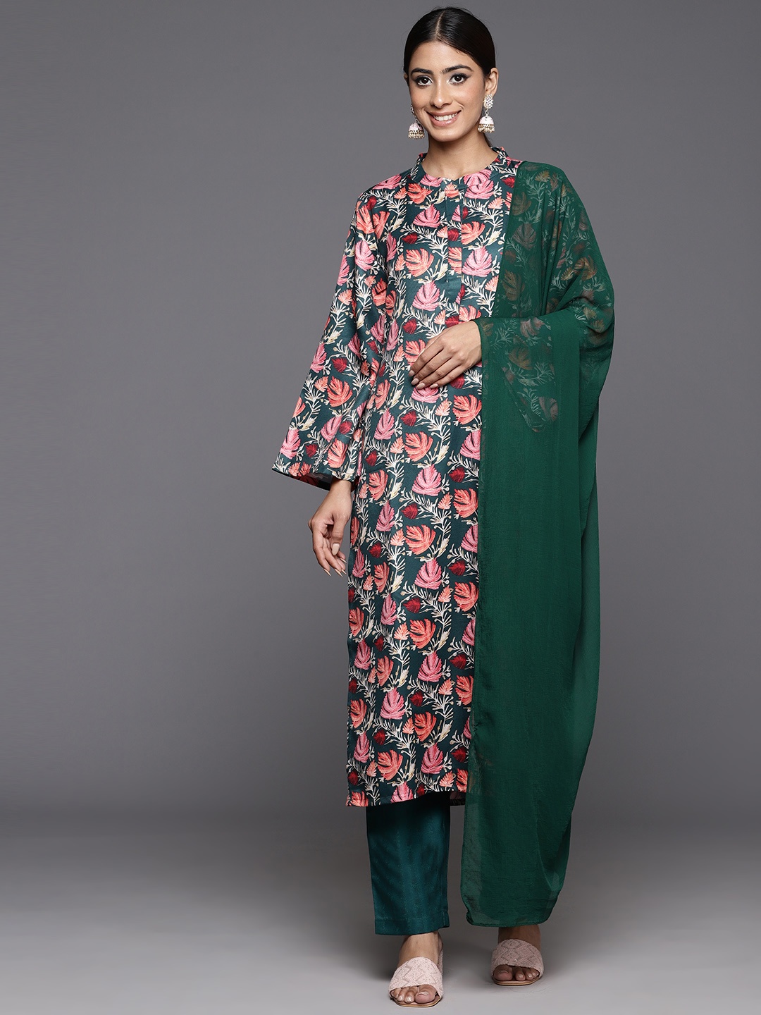 

Varanga Printed Wool Blended Winter Straight Kurta with Trousers & Dupatta, Green