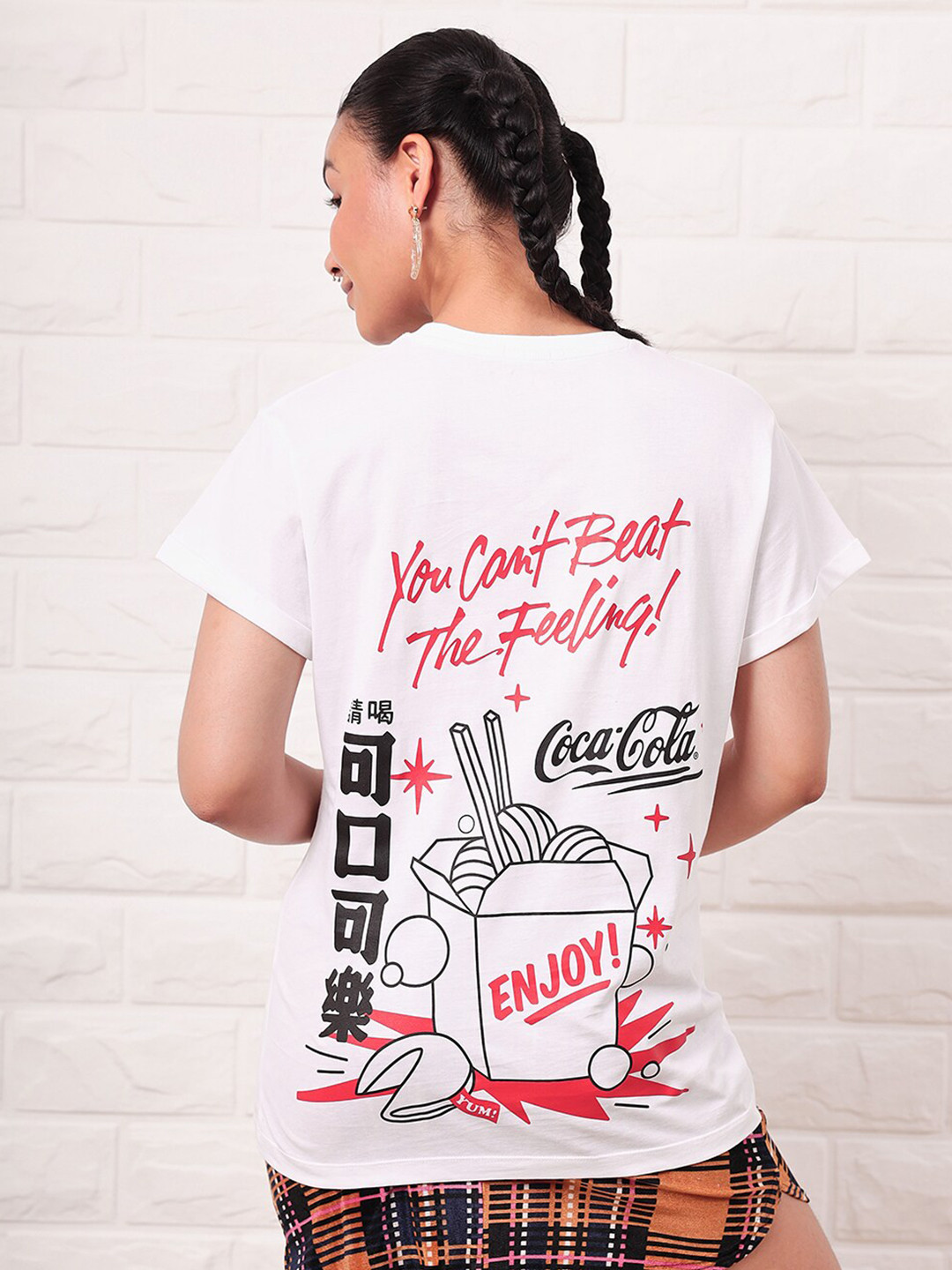 

Bewakoof Coca Cola Merchandise Ramen & Coke Graphic Printed Boyfriend T-shirt, White