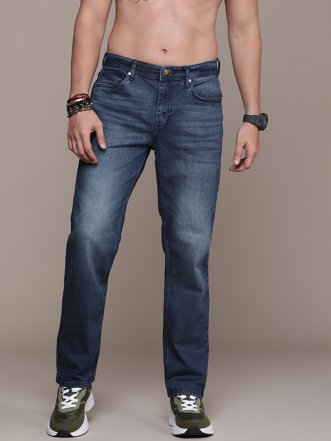 

Roadster Men Light Fade Regular Fit Stretchable Jeans, Blue