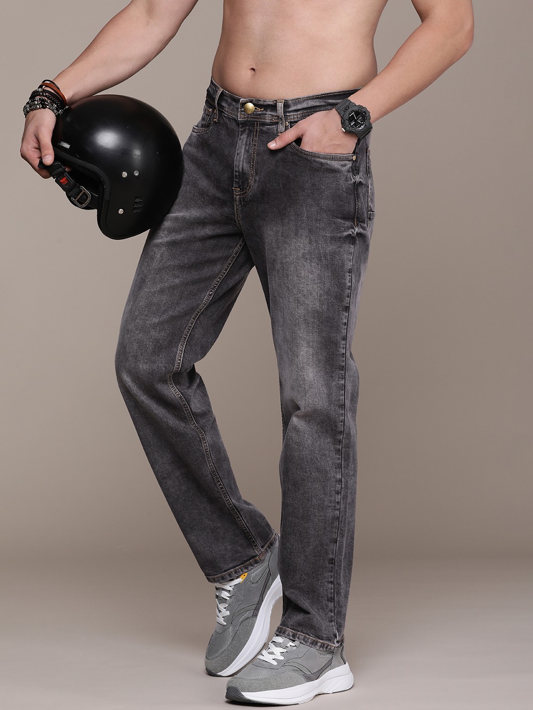 

Roadster Men Light Fade Regular Fit Stretchable Jeans, Charcoal