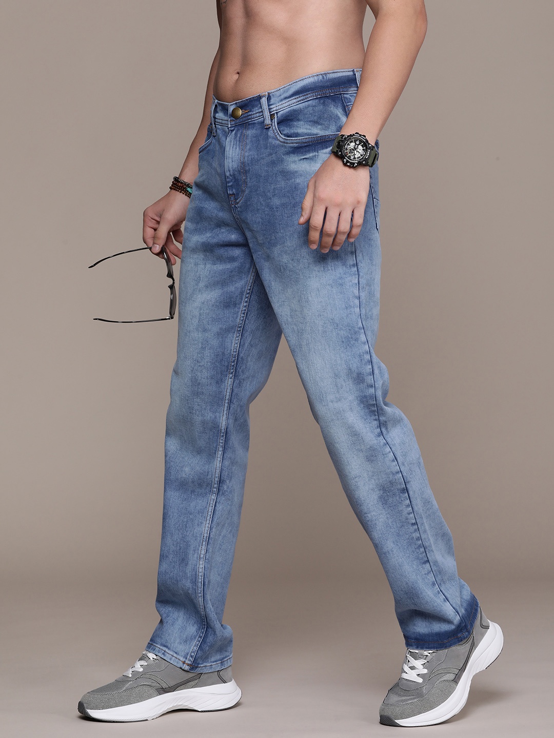 

Roadster Men Light Fade Regular Fit Stretchable Jeans, Blue