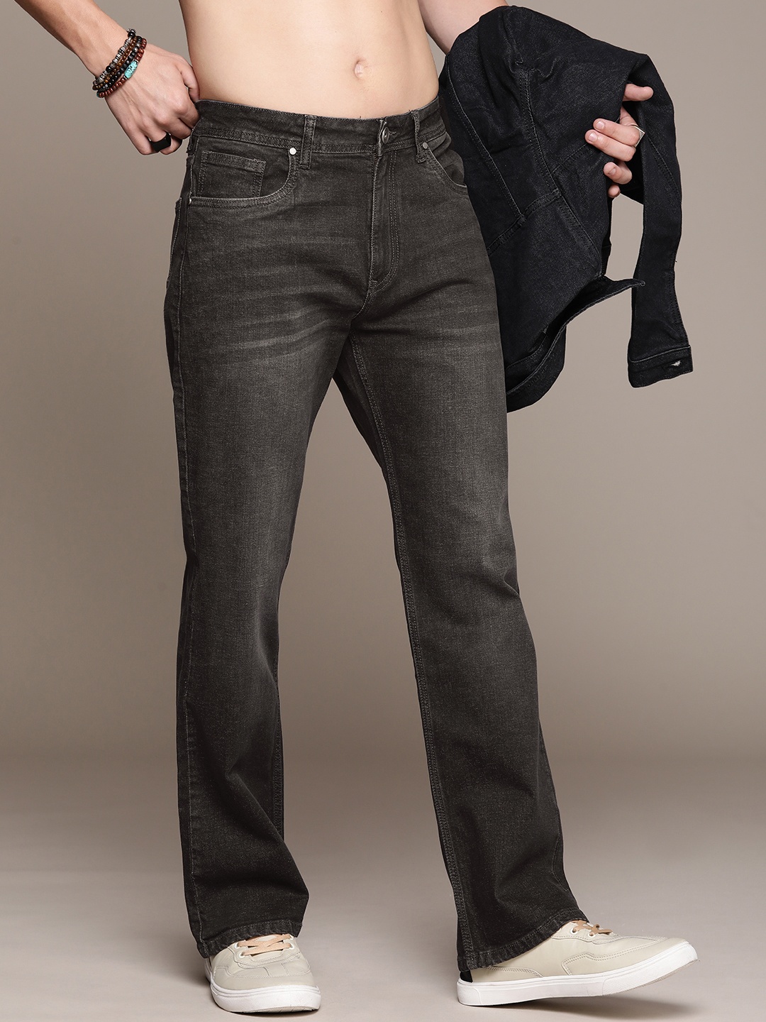 

Roadster Men Mid-Rise Bootcut Light Fade Stretchable Jeans, Black