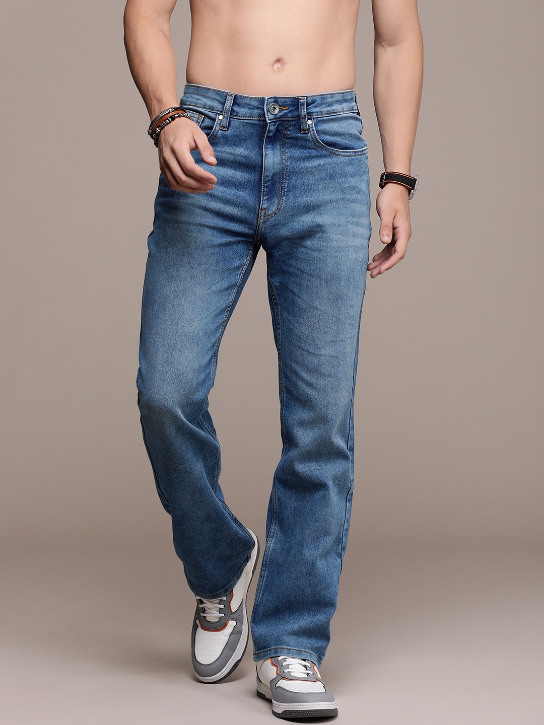 

Roadster Men Bootcut Light Fade Jeans, Blue