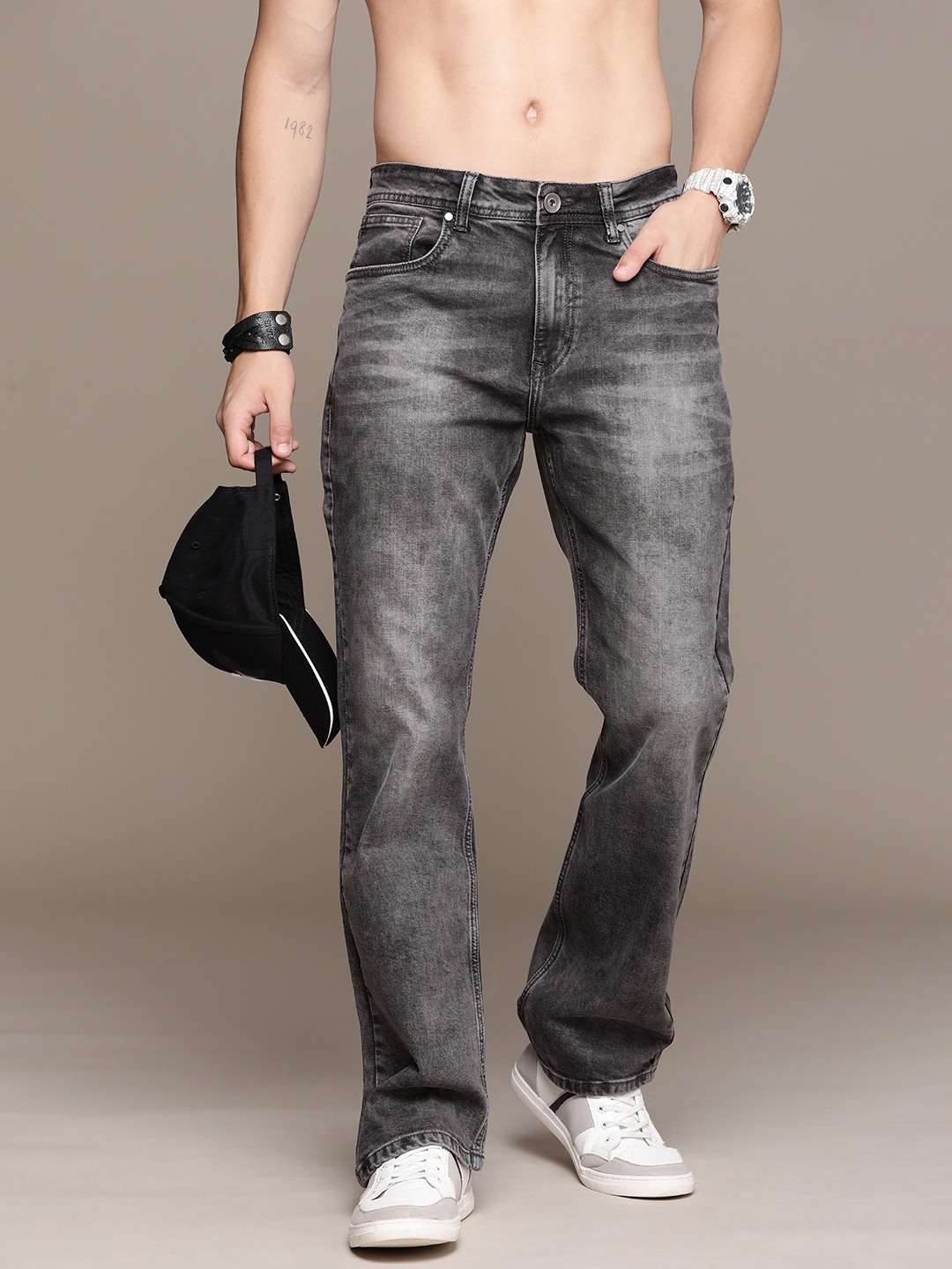 

Roadster Men Mid-Rise Bootcut Light Fade Stretchable Jeans, Grey