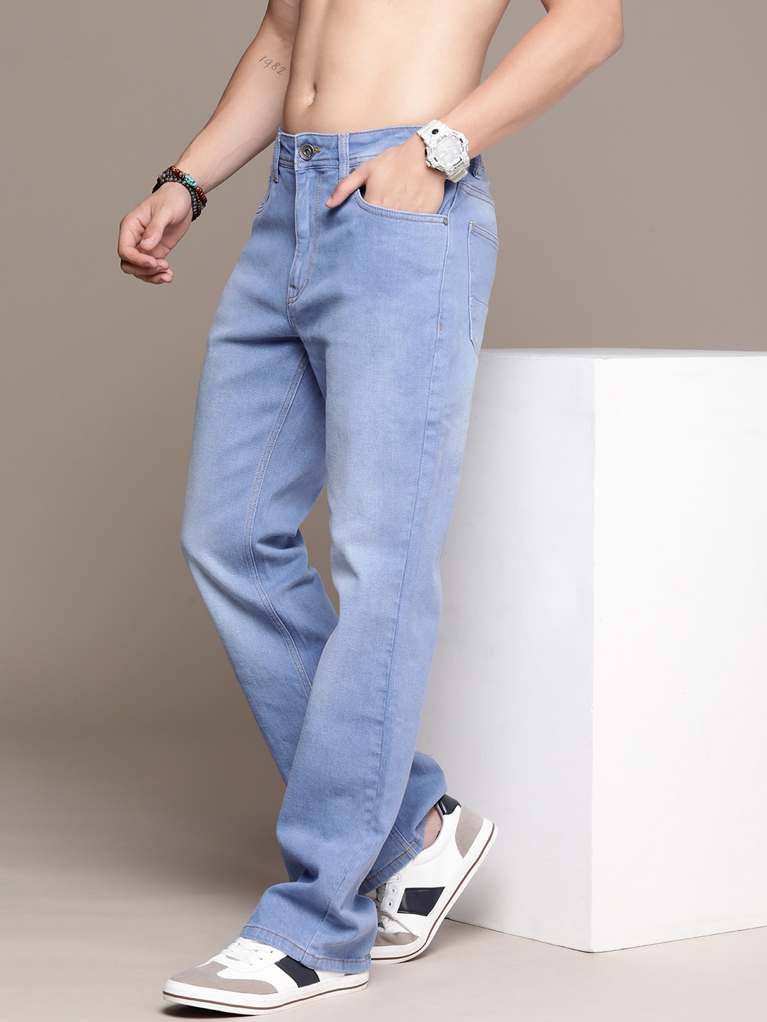 

Roadster Men Mid-Rise Bootcut Light Fade Stretchable Jeans, Blue