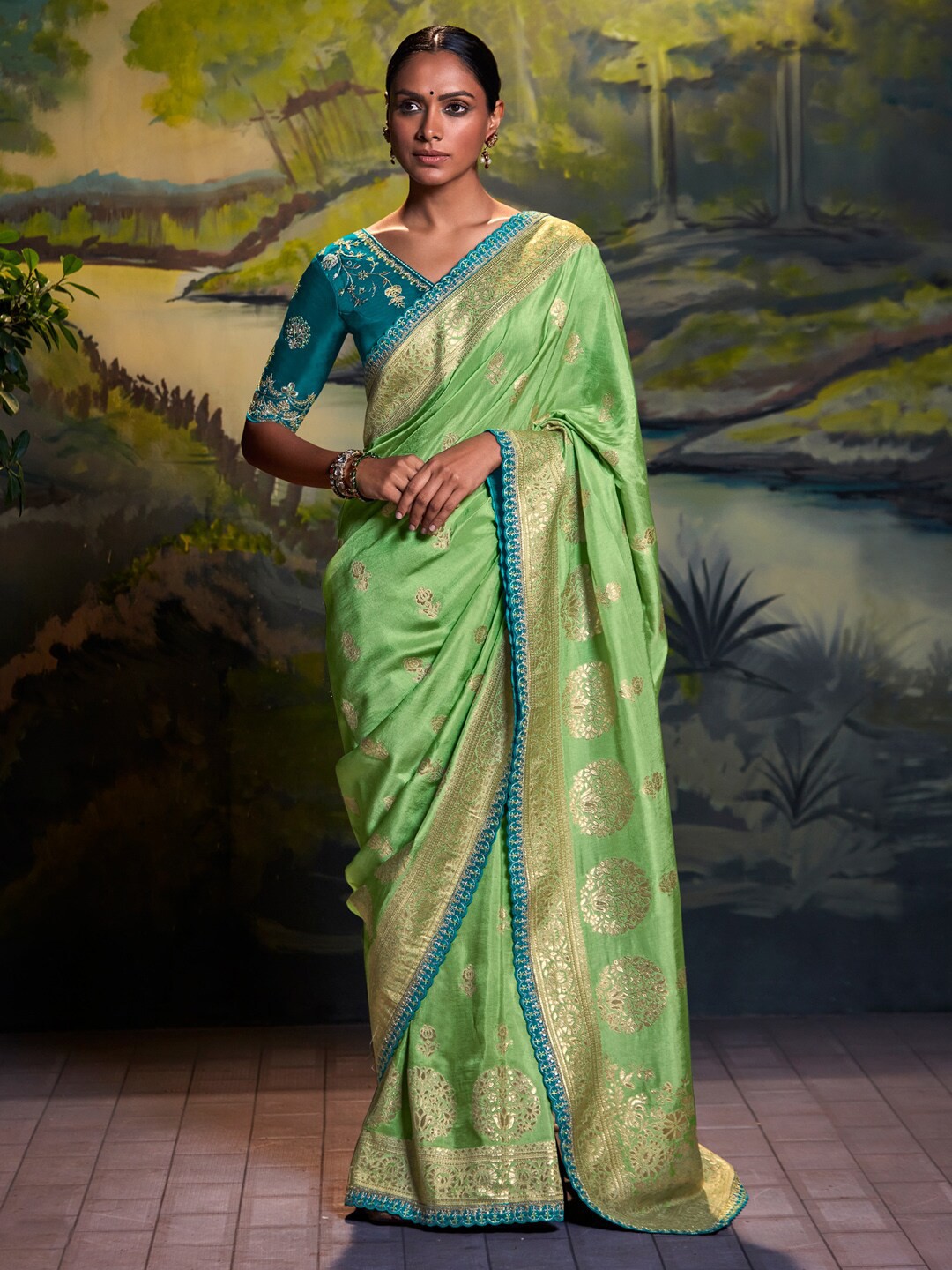 

Mitera Green & Gold-Toned Woven Design Zari Banarasi Saree
