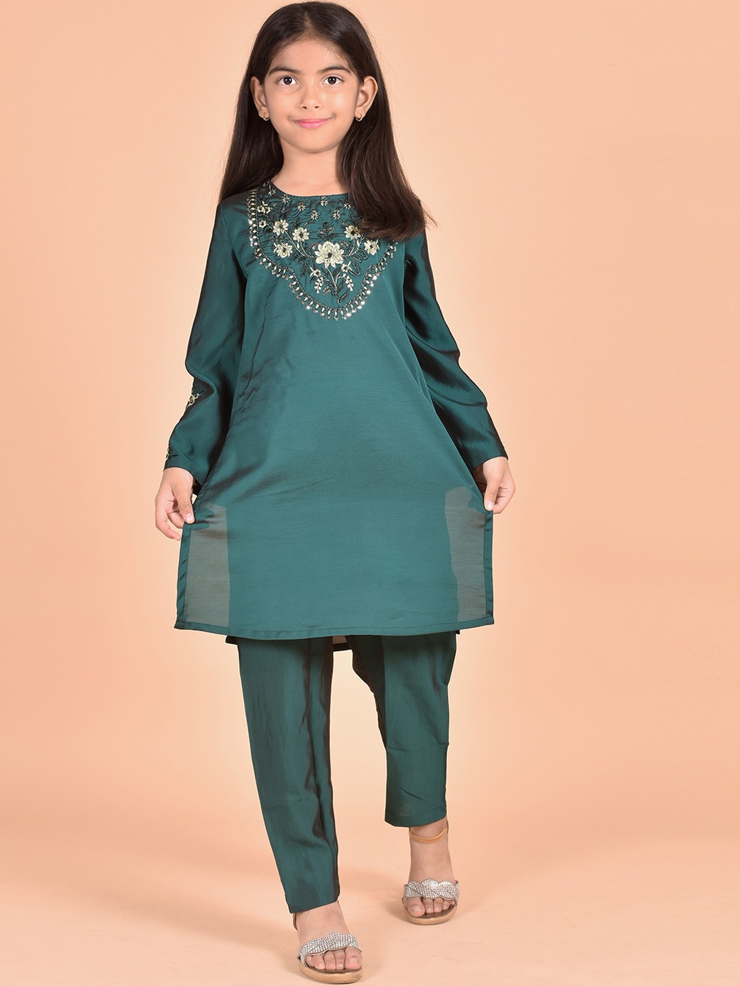 

misbis Girls Ethnic Motifs Embroidered Raw Silk Kurta with Trousers, Green