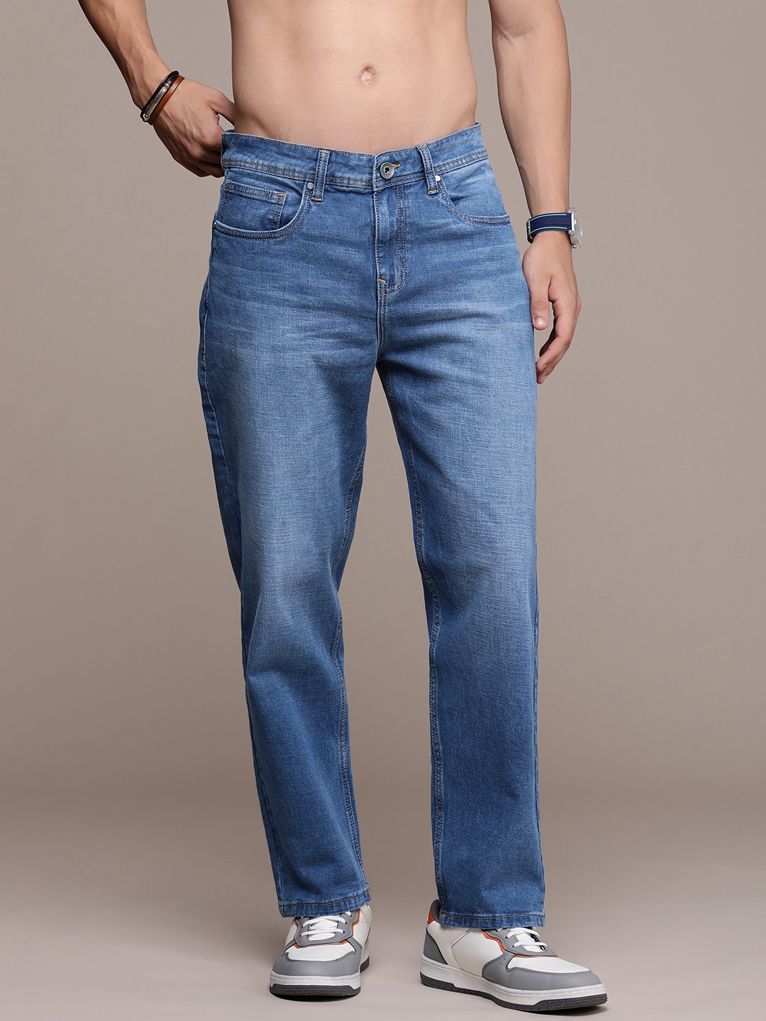 

Roadster Men Relaxed Fit Light Fade Stretchable Jeans, Blue