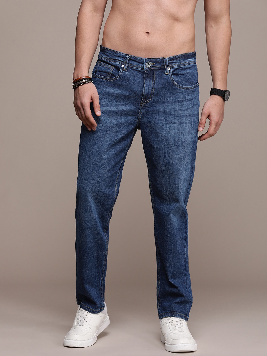 

Roadster Men Relaxed Fit Light Fade Stretchable Jeans, Blue
