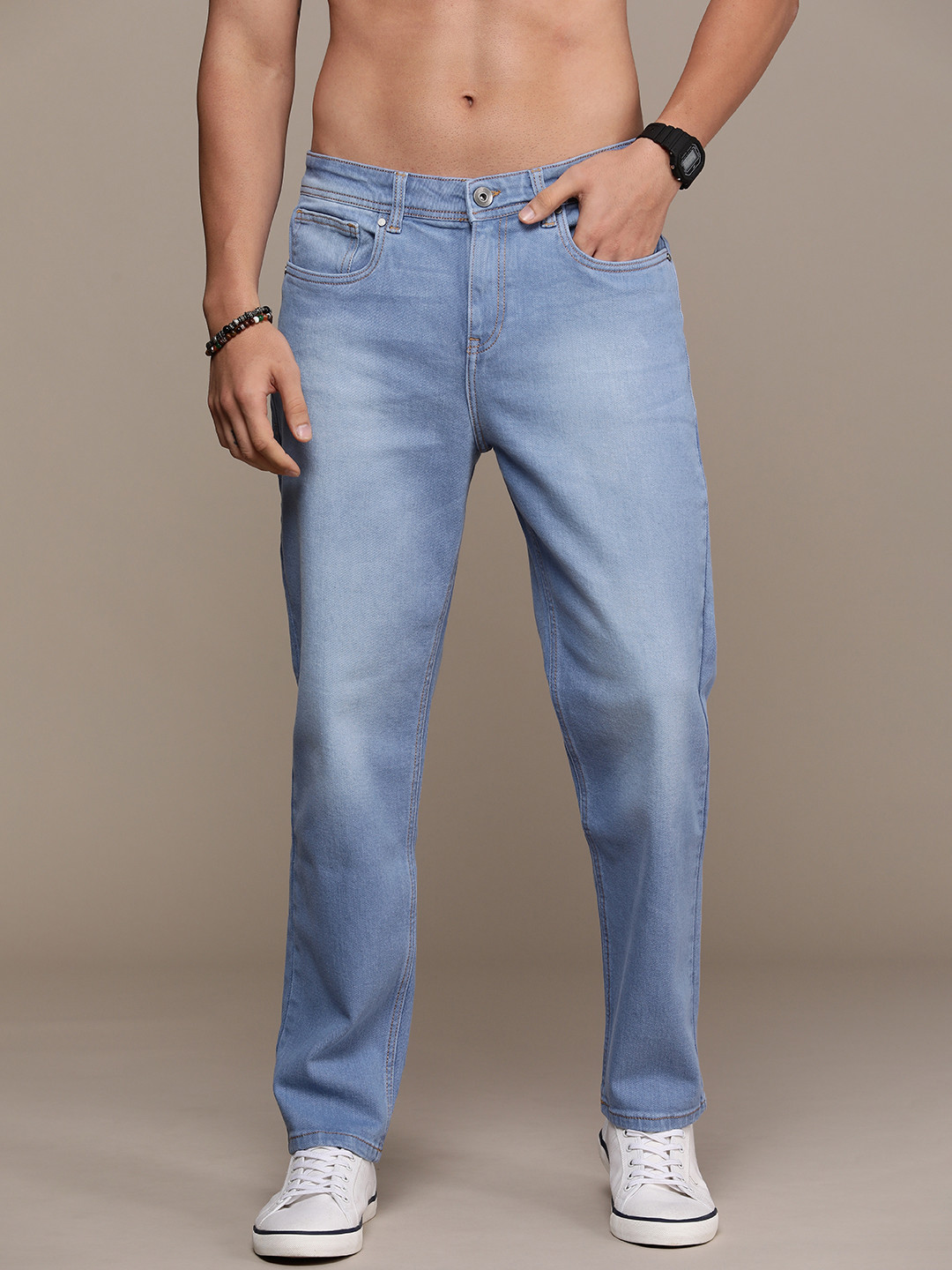 

Roadster Men Relaxed Fit Light Fade Stretchable Jeans, Blue