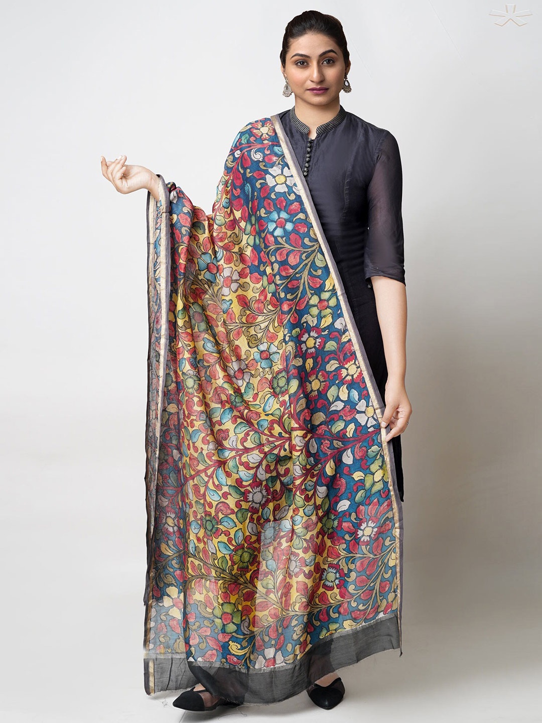 

Unnati Silks Floral Printed Zari Kalamkari Dupatta, Yellow