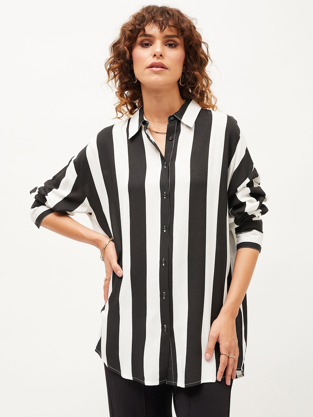 

SASSAFRAS Oversized Vertical Striped Spread Collar Casual Shirt, Black