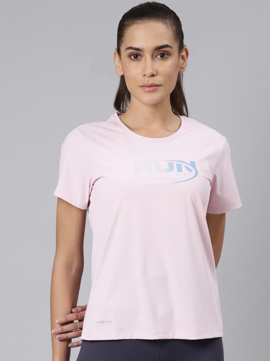 

Xtep Typography Printed Slim Fit T-shirt, Pink