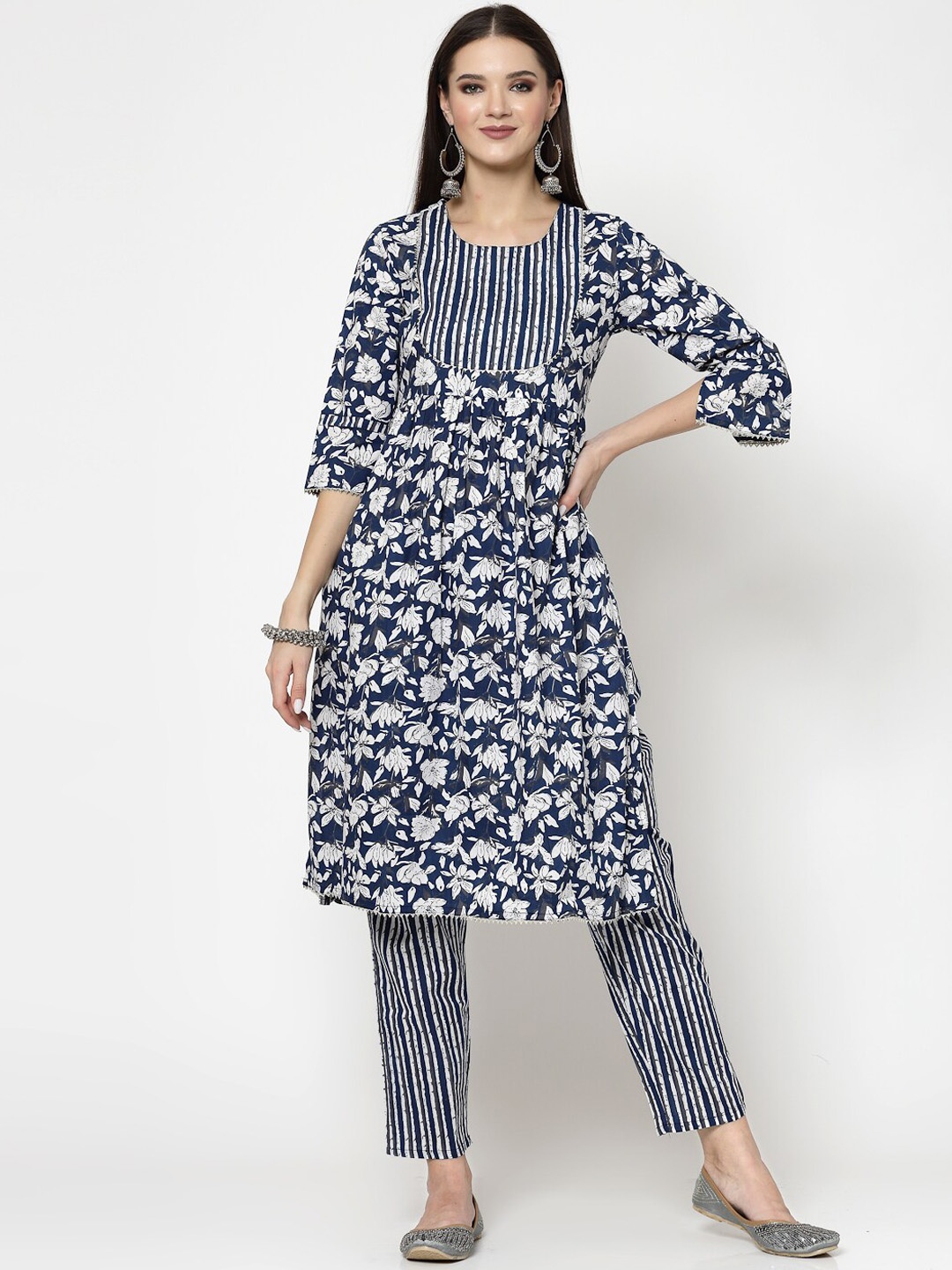 

SkyaSia Women Blue Floral Printed Regular Gotta Patti Kurta with Trousers