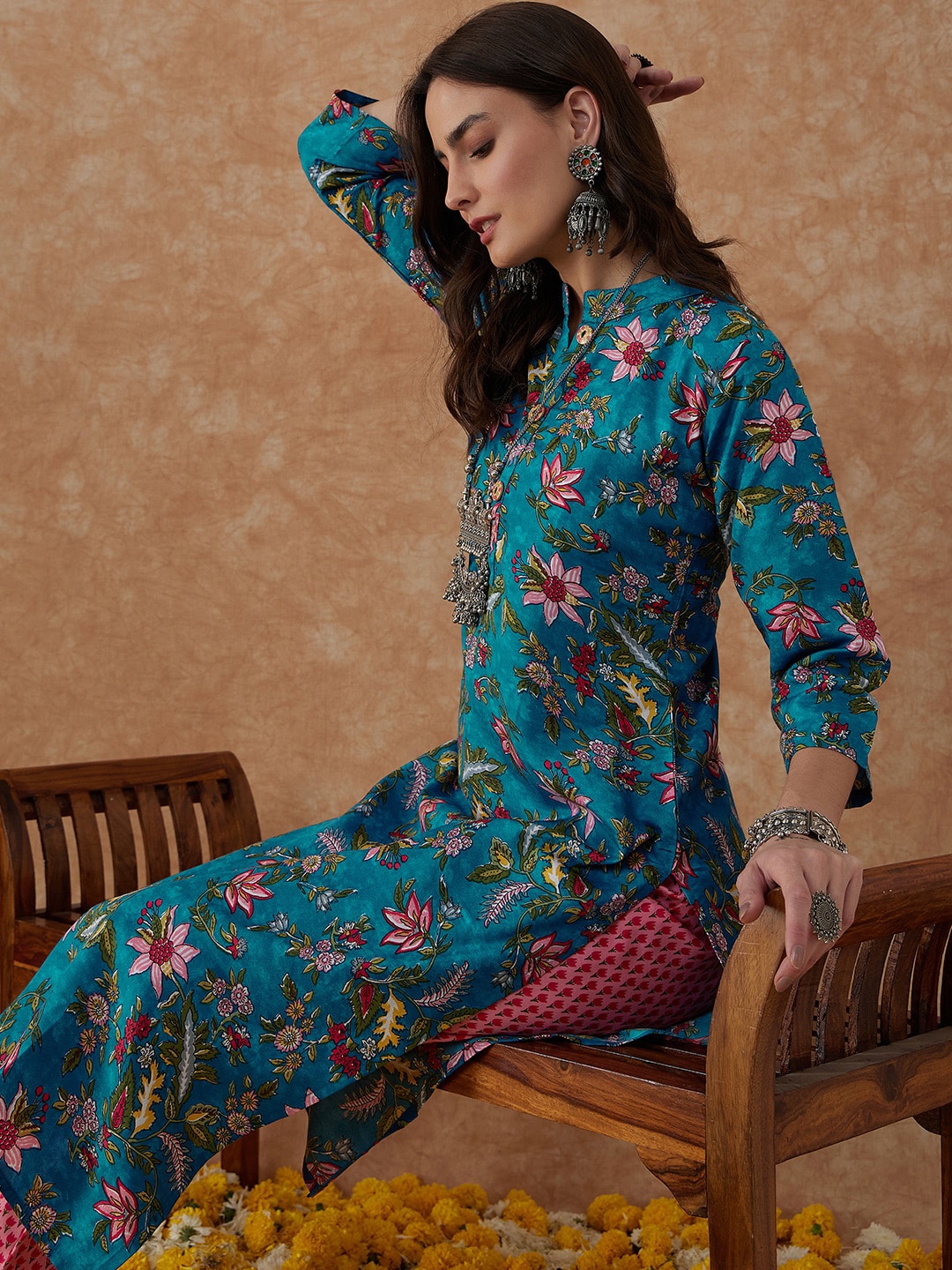 

Sangria Teal Floral Printed Mandarin Collar Straight Kurta With Trouser