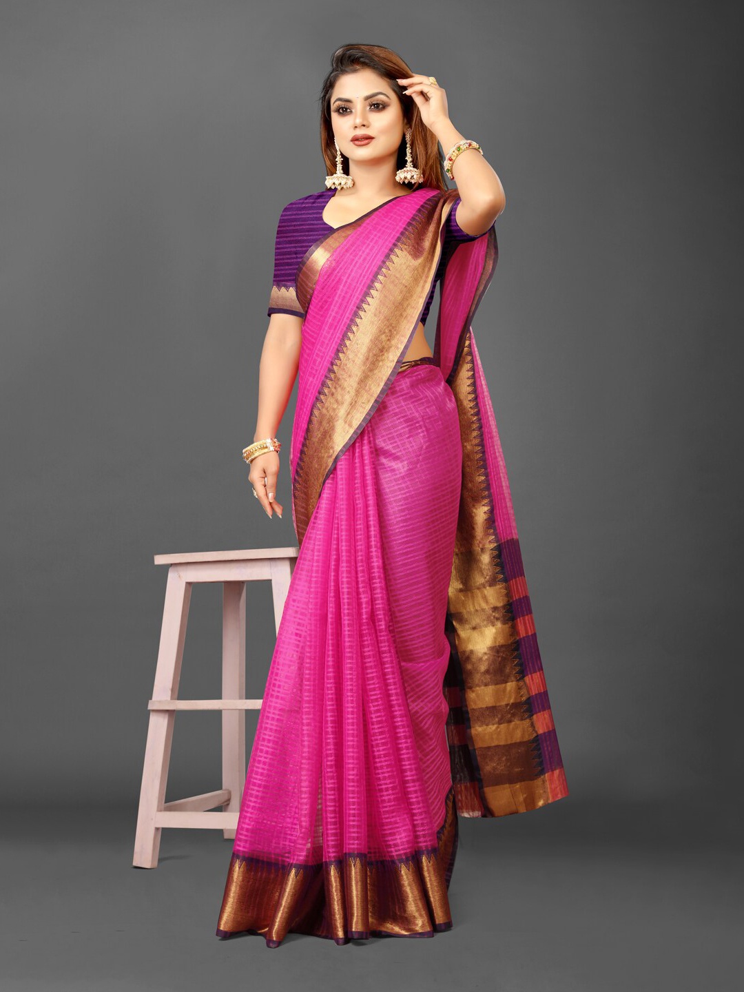 

KALINIP Checked Zari Organza Ikat Saree, Pink