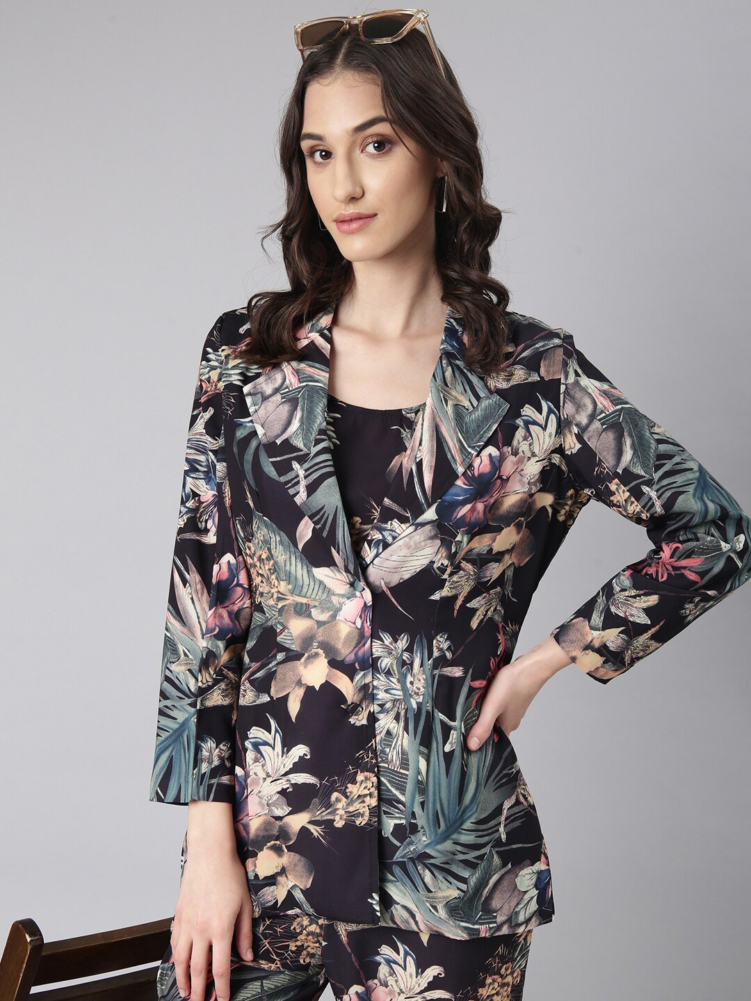 

SHOWOFF Printed Sleeveless Top With Blazer & Pant, Black