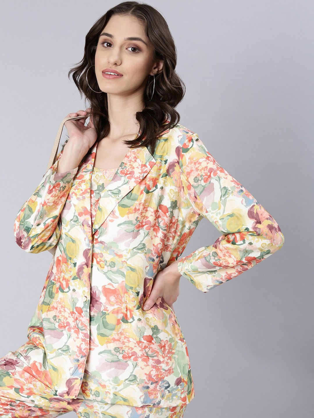 

SHOWOFF Printed Top & Notched Lapel Blazer With Trouser, Cream