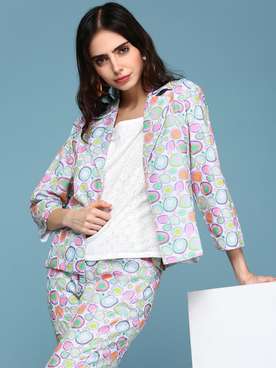 

SHOWOFF Conversatinal Printed Shawl Neck Top With Trousers & Jacket, White