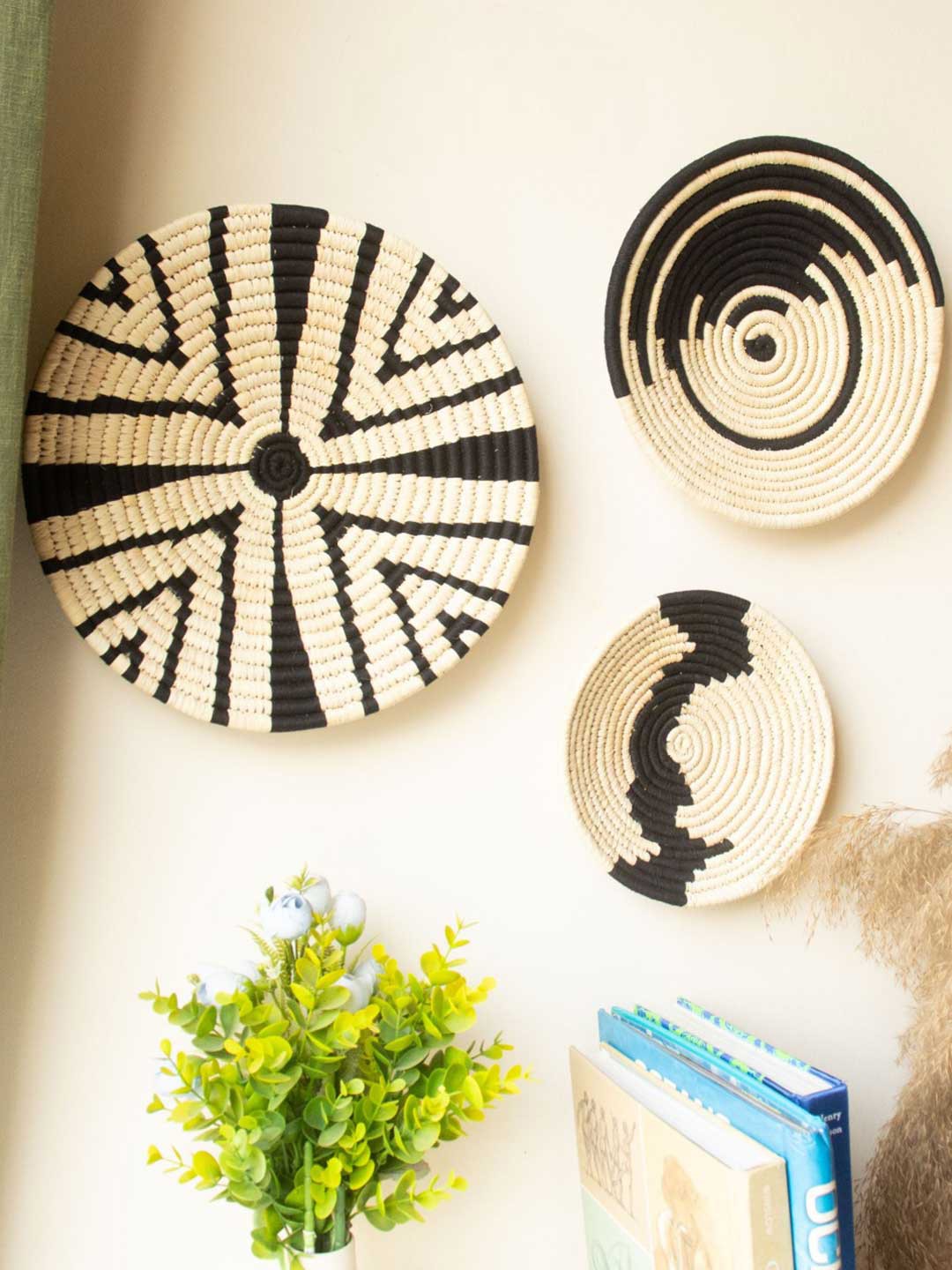 

Fermoscapes Jungle Jive 3-Pcs Beige & Black Plate Wall Decor