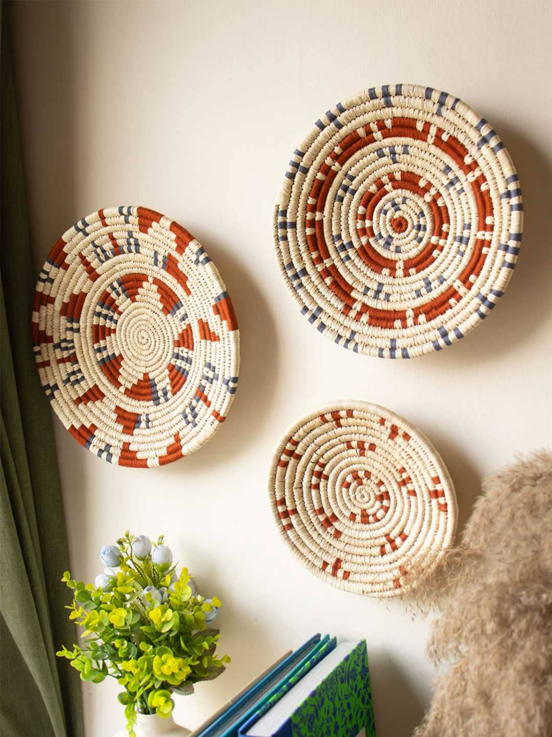 

Fermoscapes Woven Nomad 3-Pcs Beige & Red Wall Plates