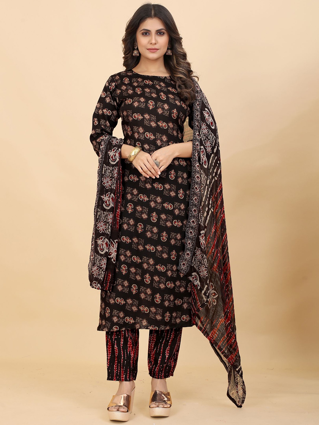 

PREMROOP- THE STYLE YOU LOVE Floral Printed Round Neck Straight Kurta Set With Dupatta, Black