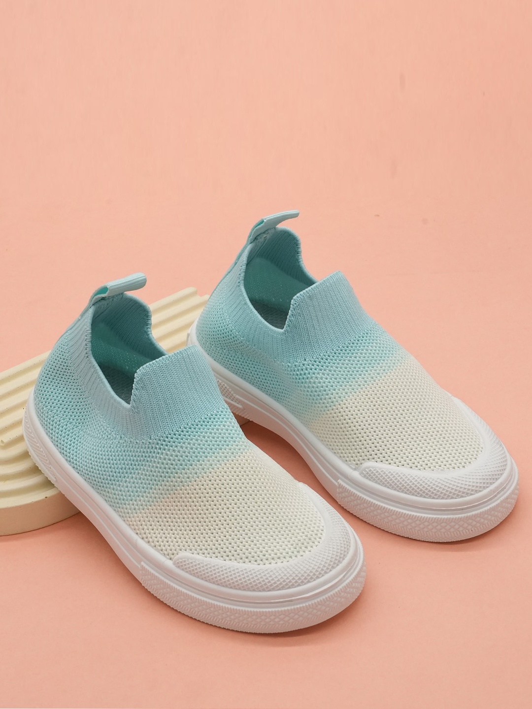 

FEETWELL SHOES Kids Colourblocked Comfort Insole Basics Slip-On Sneakers, White