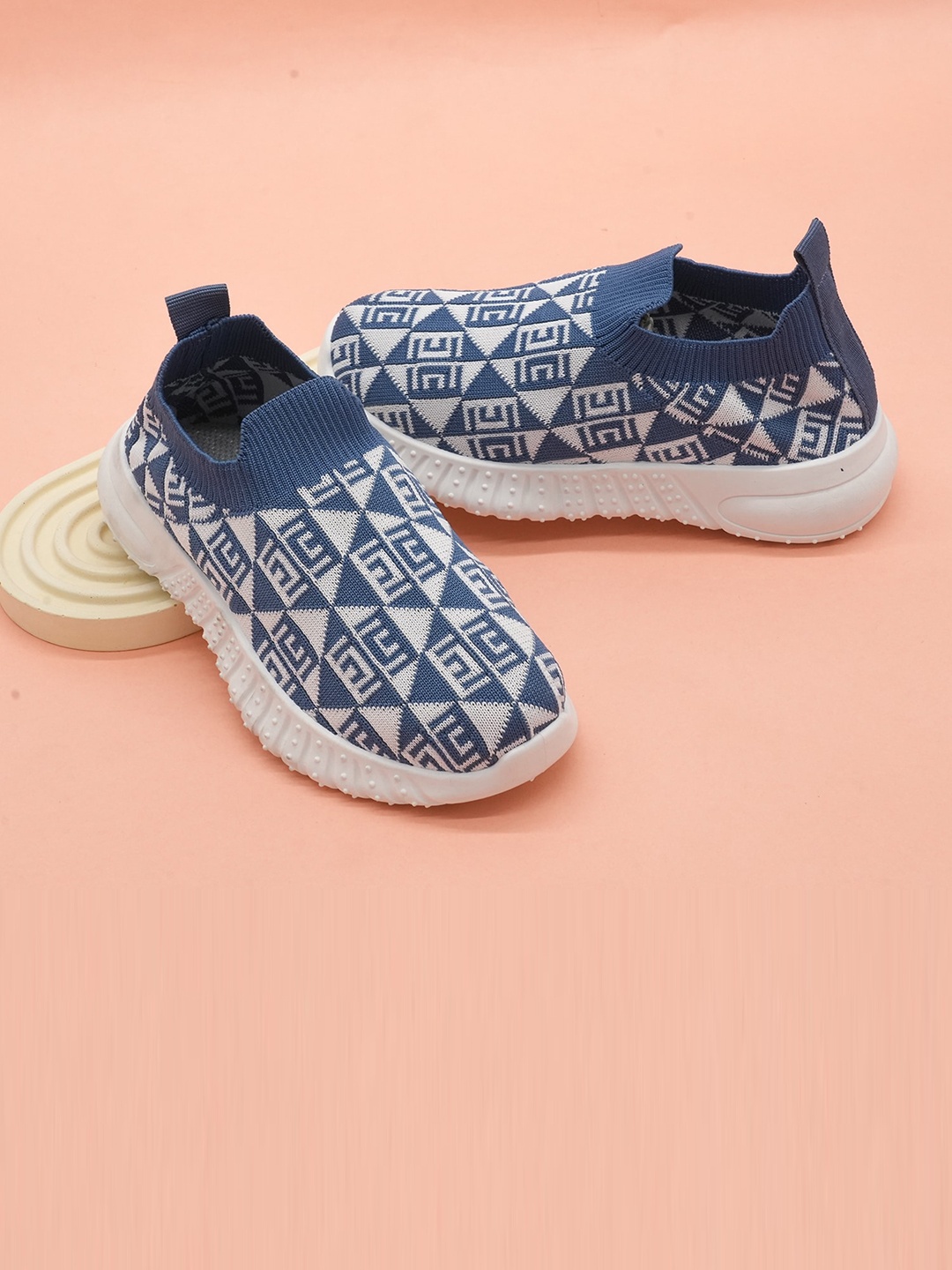 

FEETWELL SHOES Kids Printed Comfort Insole Contrast Sole Slip-On Sneakers, Blue
