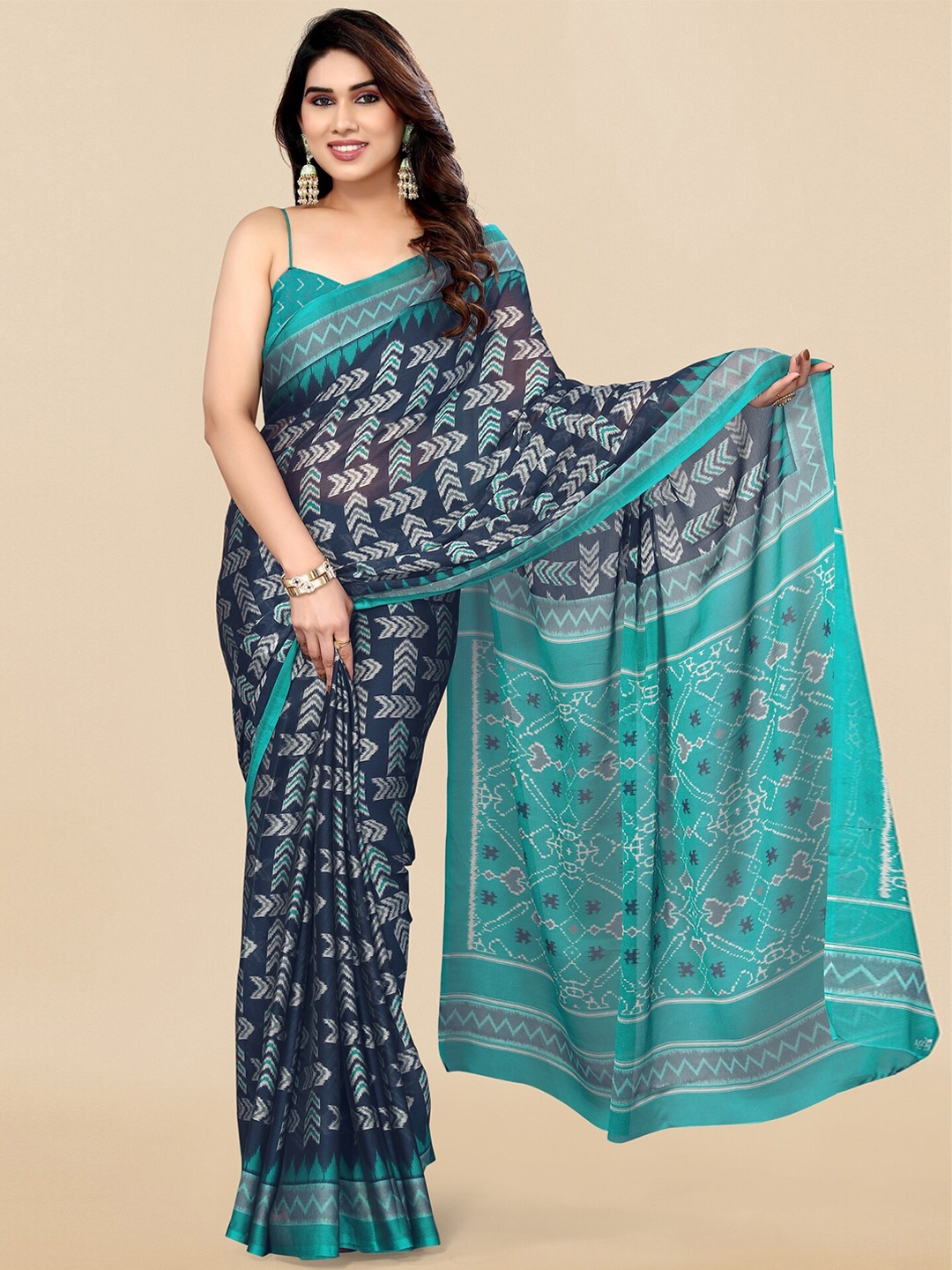 

MIRCHI FASHION Geometric Printed Saree, Navy blue