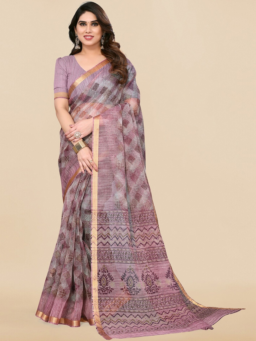 

MIRCHI FASHION Grey & Gold-Toned Geometric Printed Zari Block Print Saree