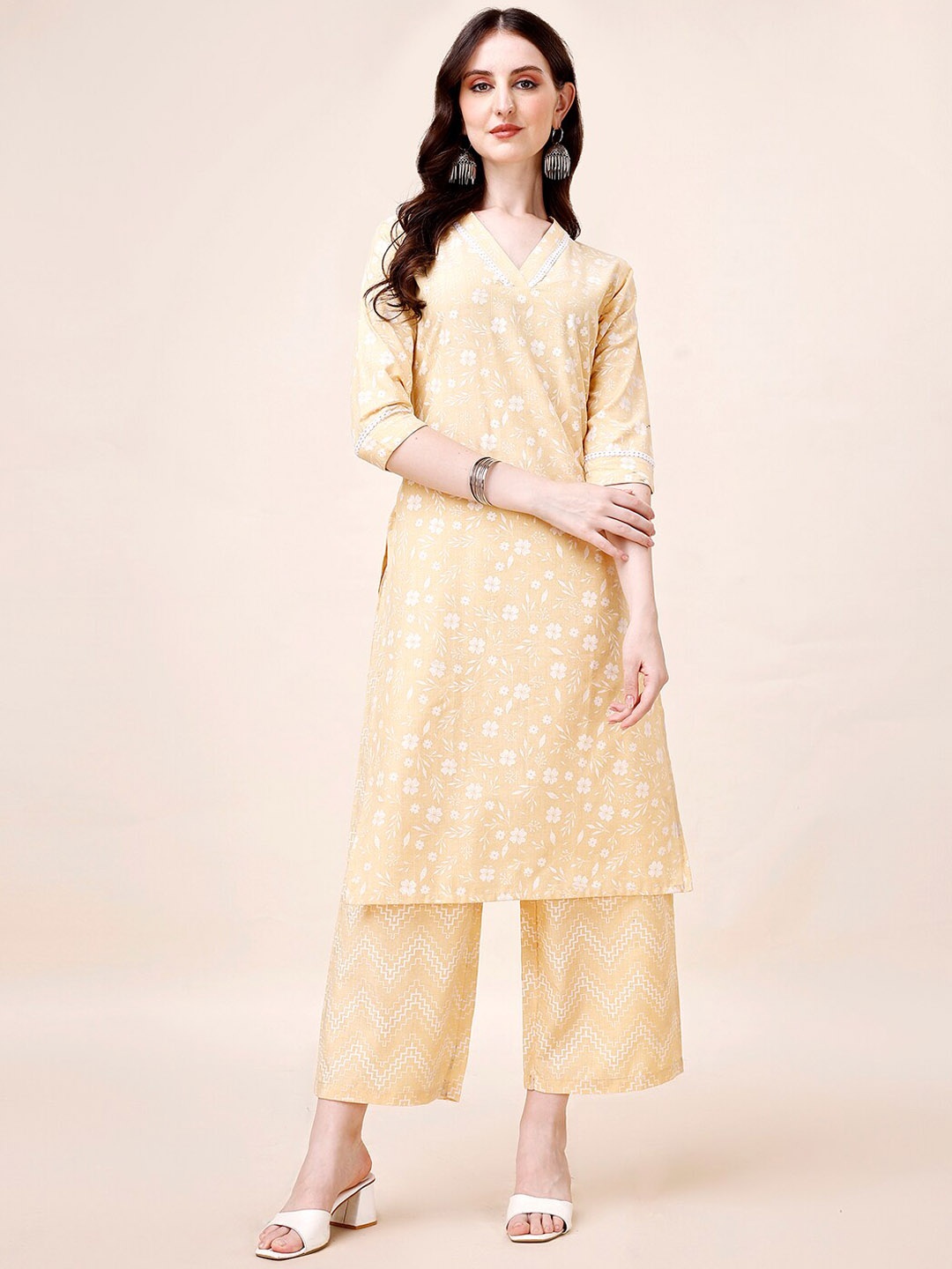 

BLACK SCISSOR Floral Printed Lace Detail V-Neck Kurta with Palazzos, Yellow