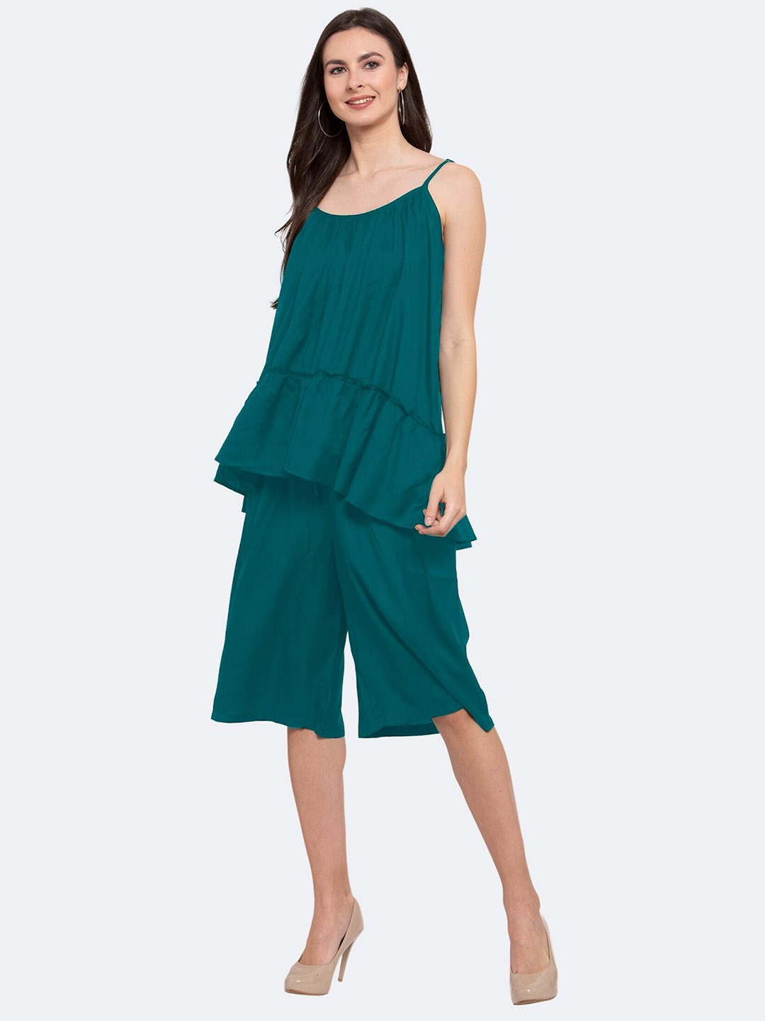 

PATRORNA Shoulder Strapped Top With Flared Cropped Capris, Green