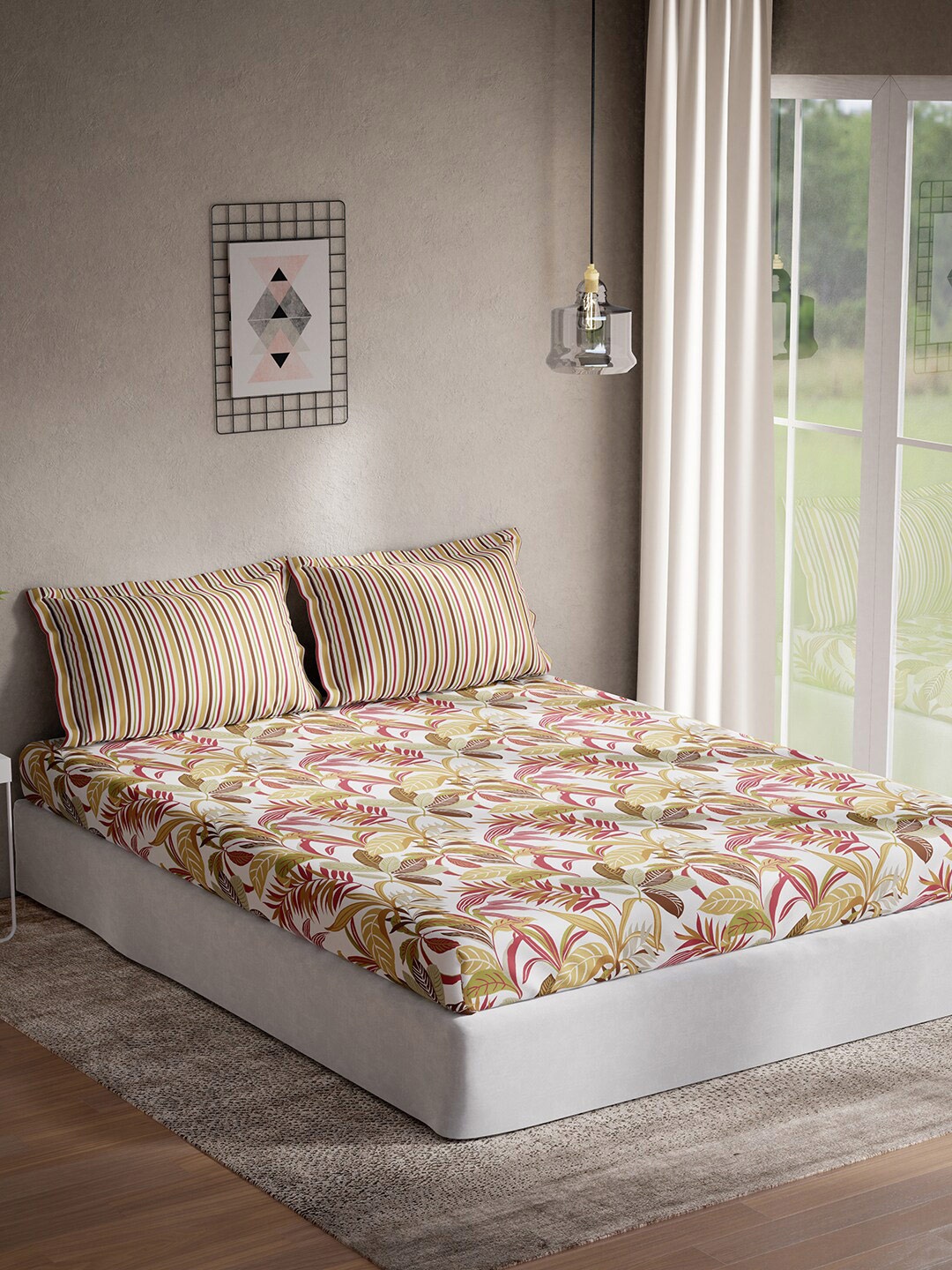 

DDecor Red & Green Floral Cotton 144 TC Queen Bedsheet With 2 Pillow Covers
