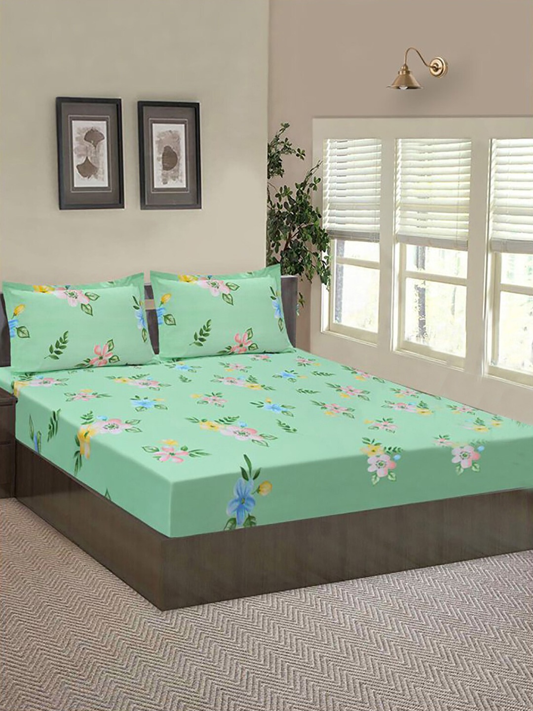 

HOMETALES Green & Pink Floral Microfiber King Bedsheet with 2 Pillow Covers
