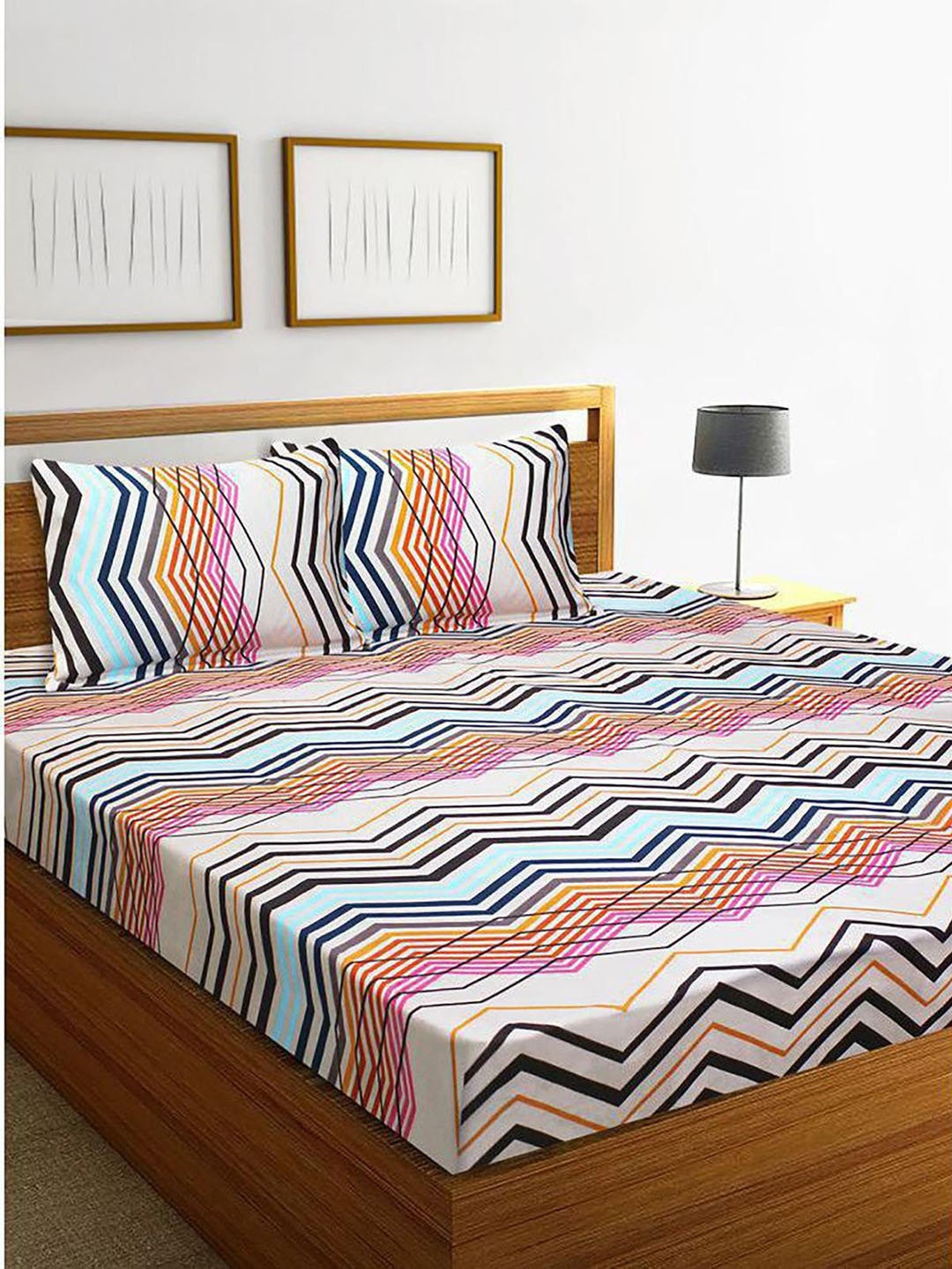 

HOMETALES White Pink Abstract Fitted King Bedsheet With 2 Pillow Covers
