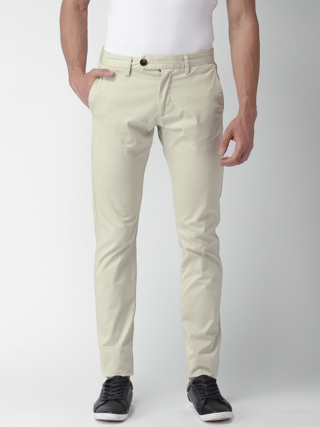 

Celio Men Off-White Slim Fit Solid Regular Trousers