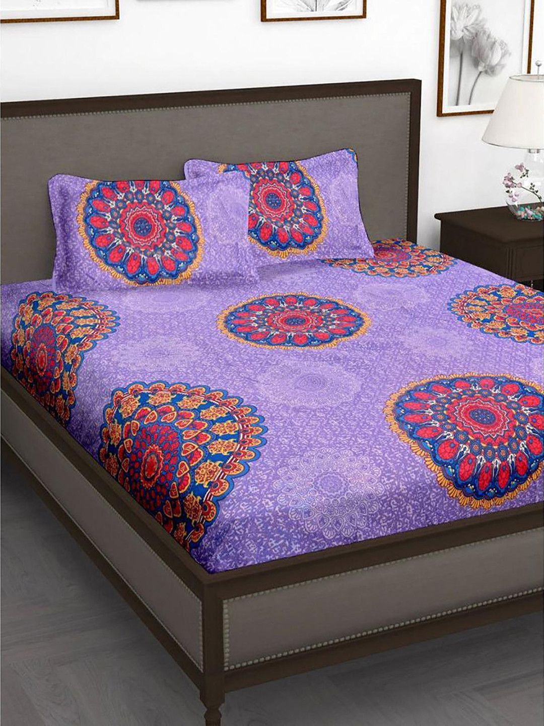 

HOMETALES Mauve Red Abstract Cotton 104 TC King Bedsheet With 2 Pillow Covers