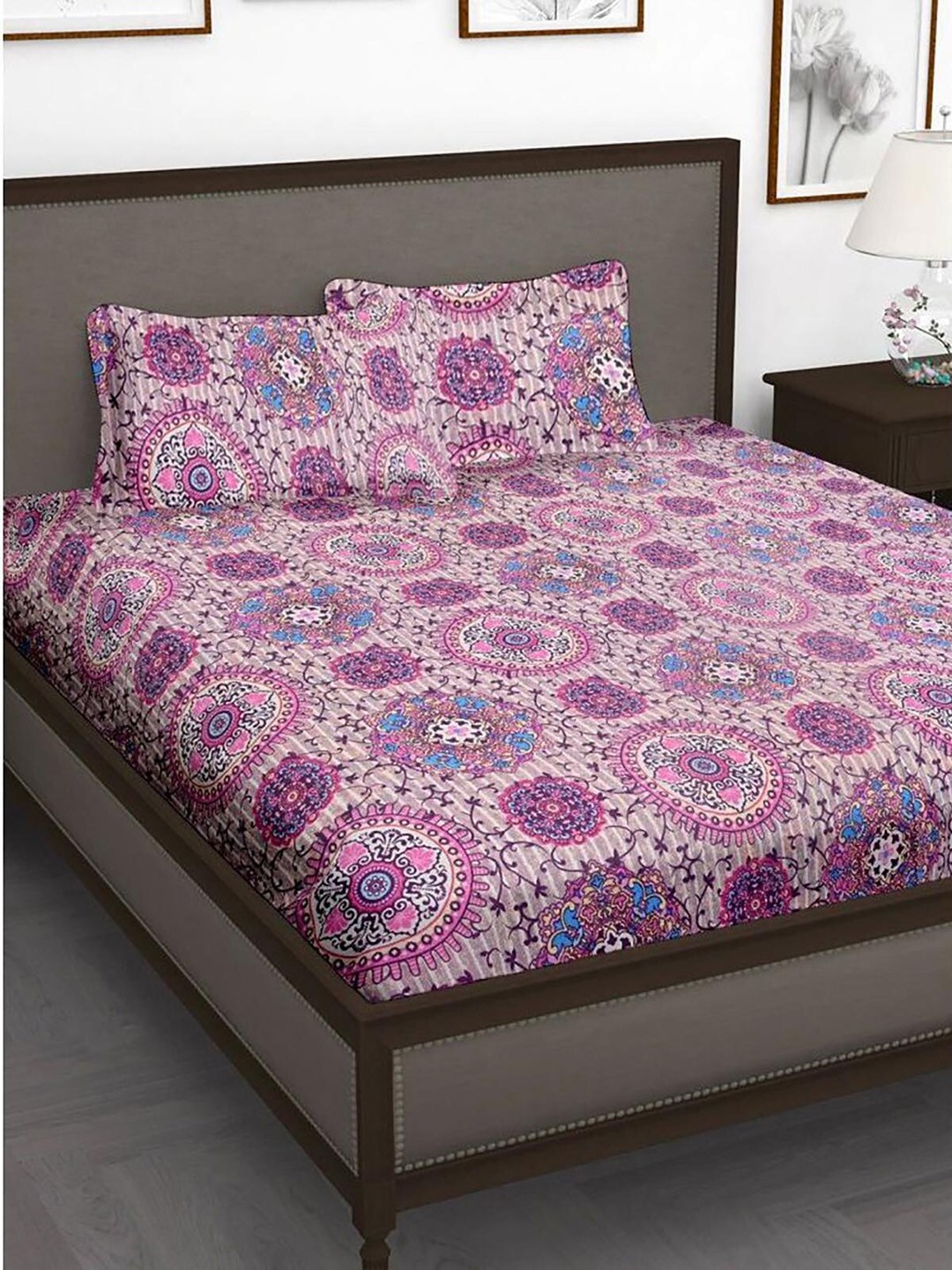 

HOMETALES Mauve Ethnic Motifs Cotton 104 TC King Bedsheet With 2 Pillow Covers